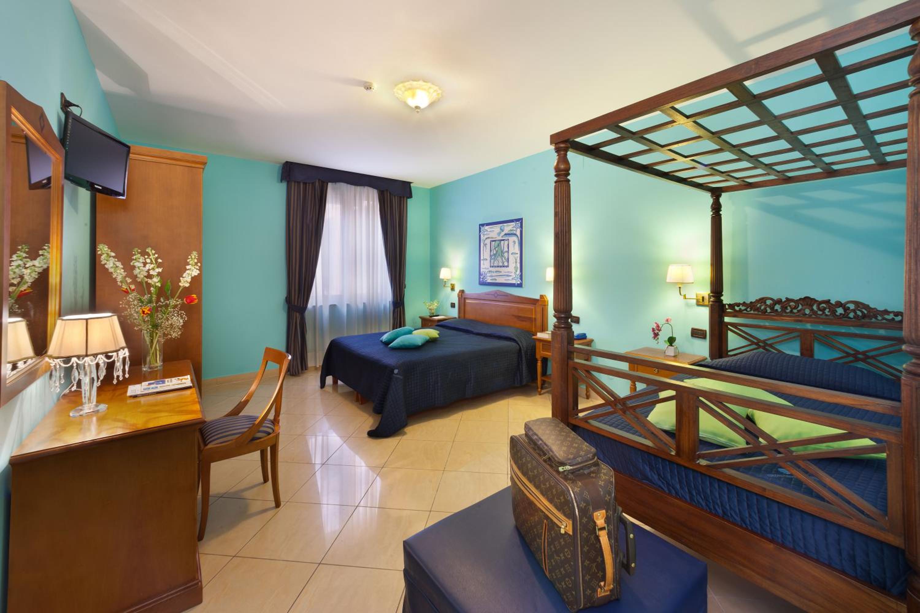 Quadruple Room - Photo 6