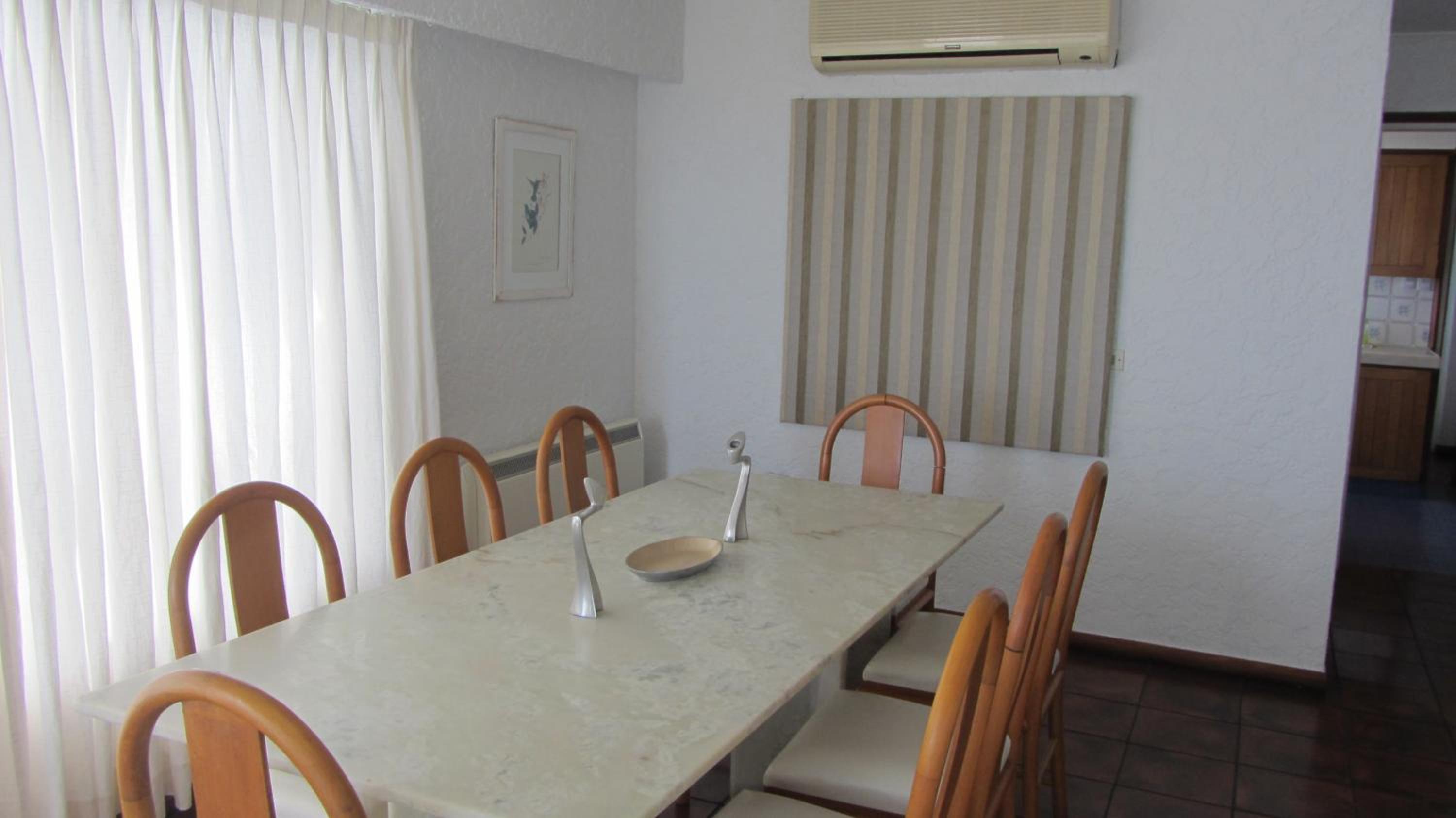 Deluxe Four-Bedroom Apartment with Sea View photo 2