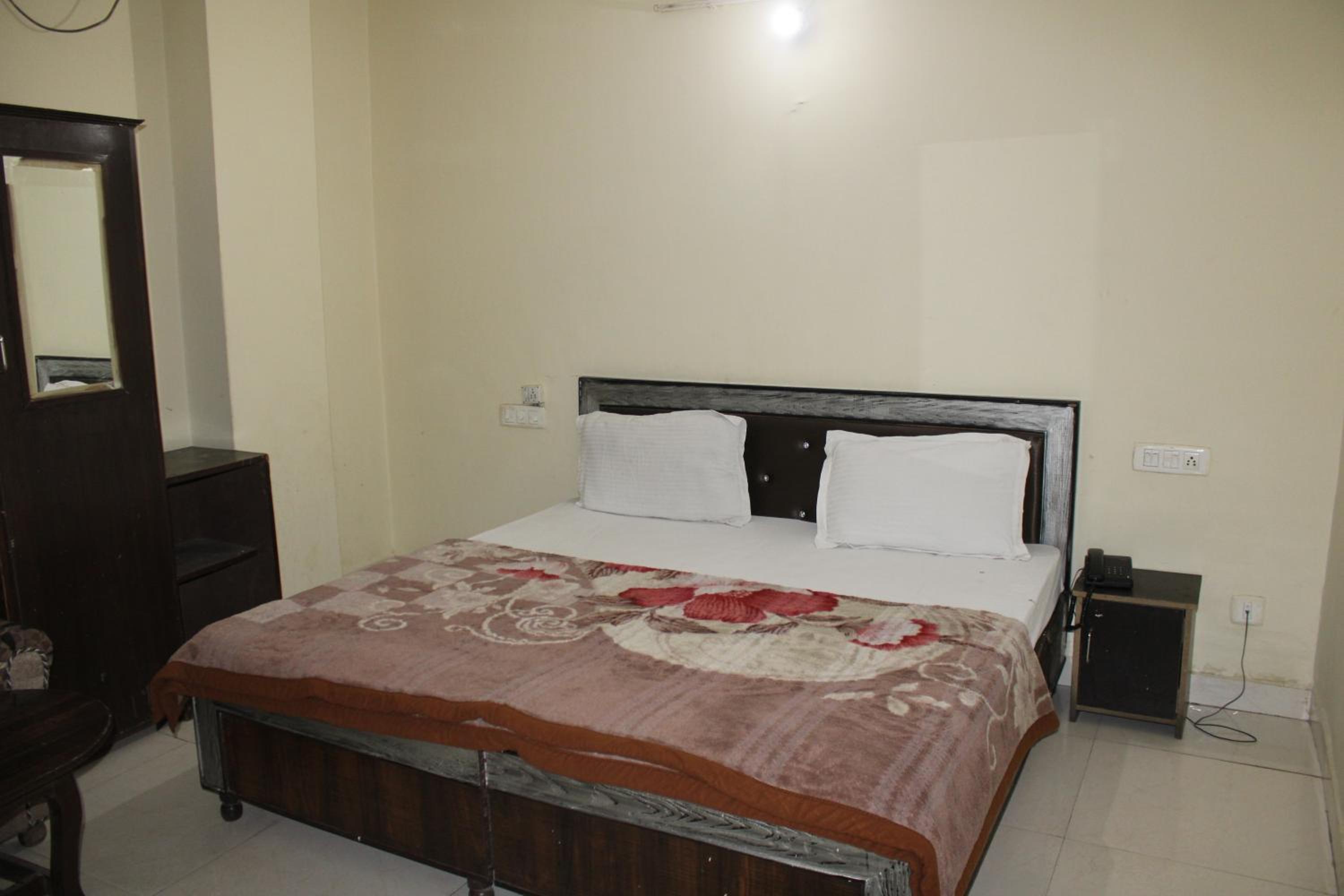 Standard Double Room with Fan - Photo 6