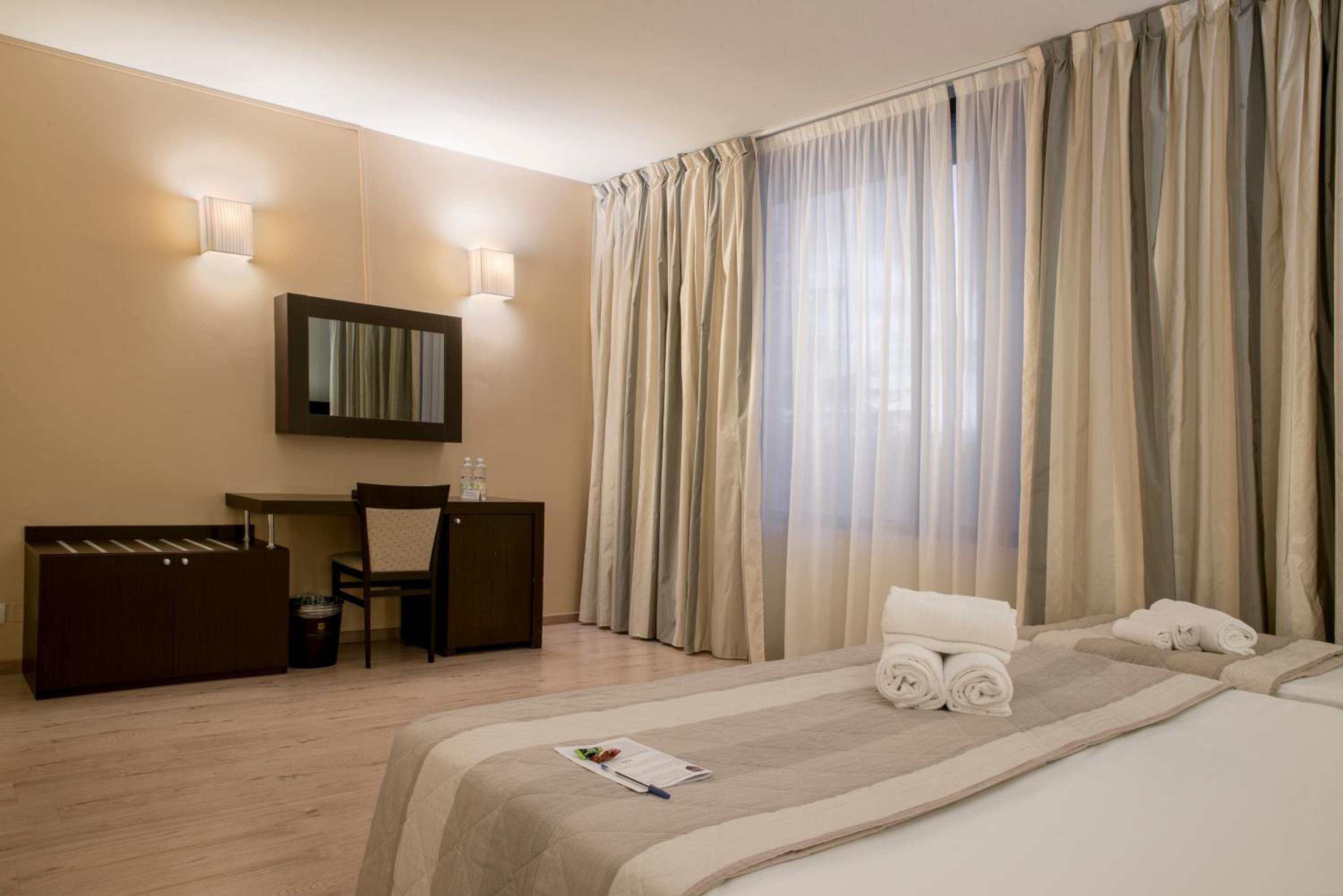 Standard Triple Room - Photo 5