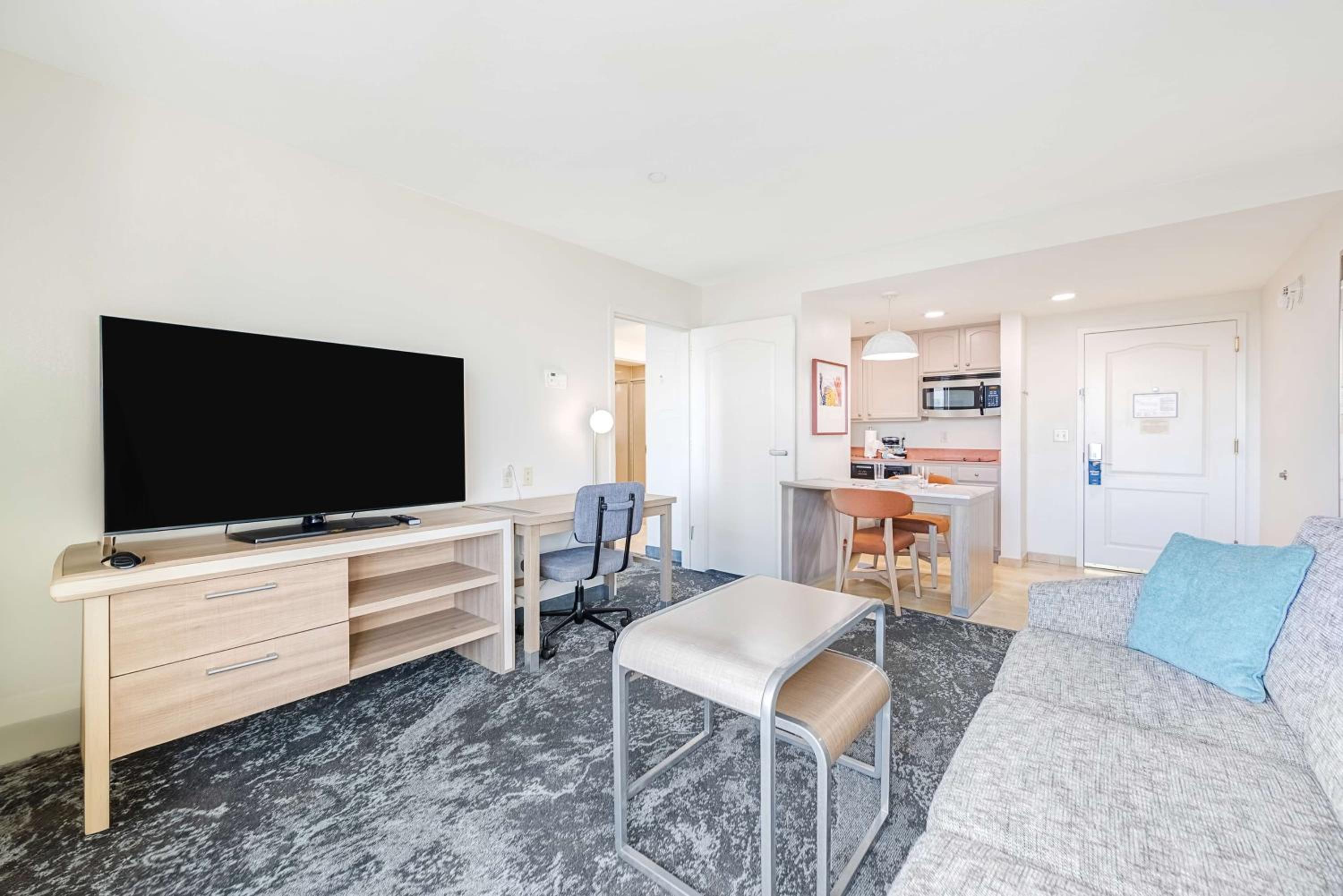 One-Bedroom King Suite - Non-Smoking - Photo 4