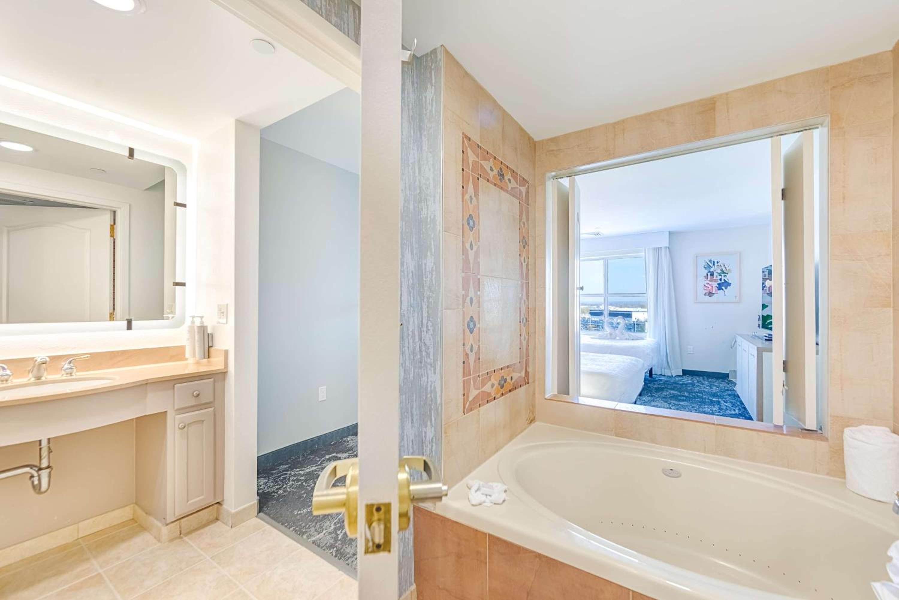 One-Bedroom Suite with Spa Bath - Photo 1
