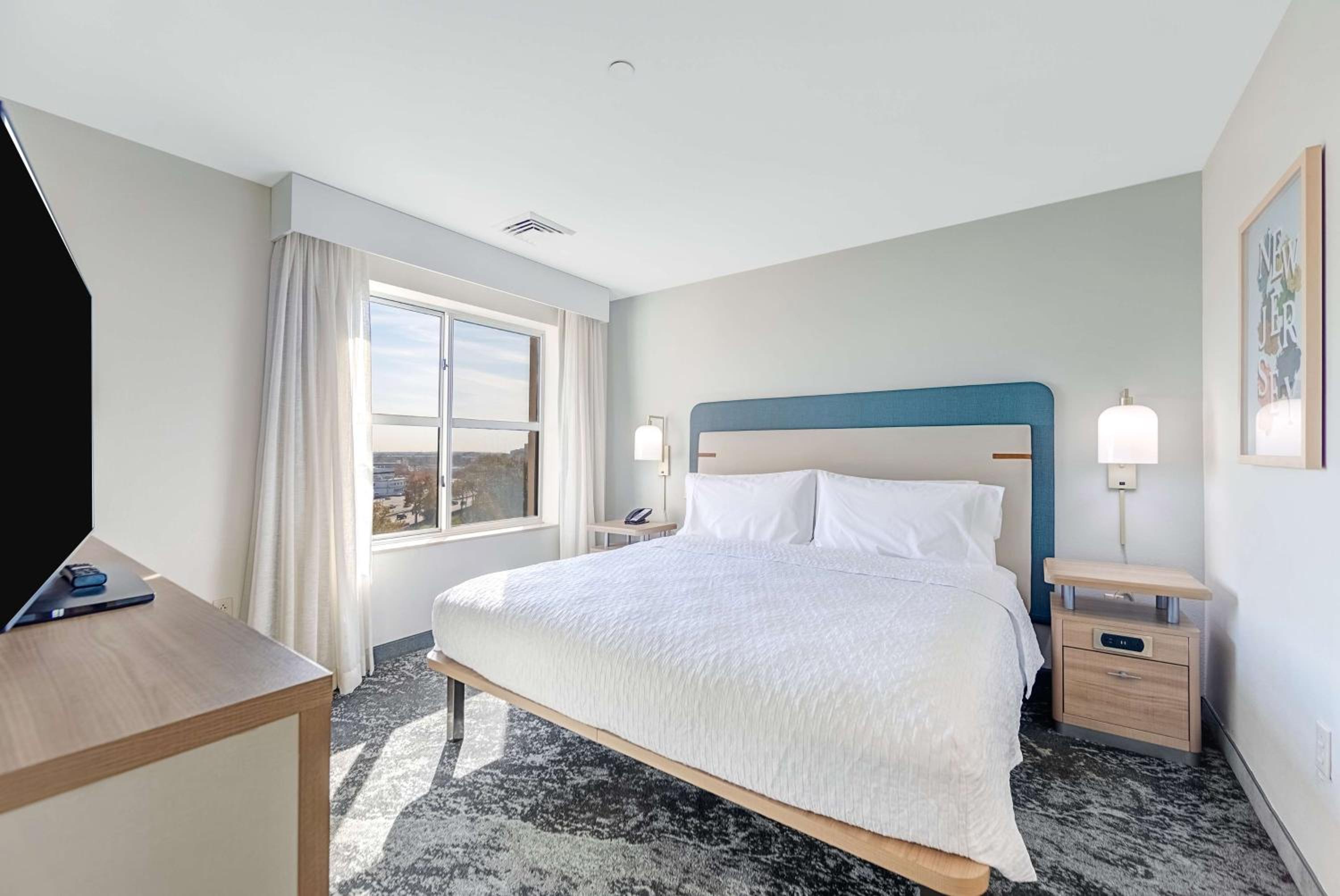 One-Bedroom King Suite - Non-Smoking - Photo 5