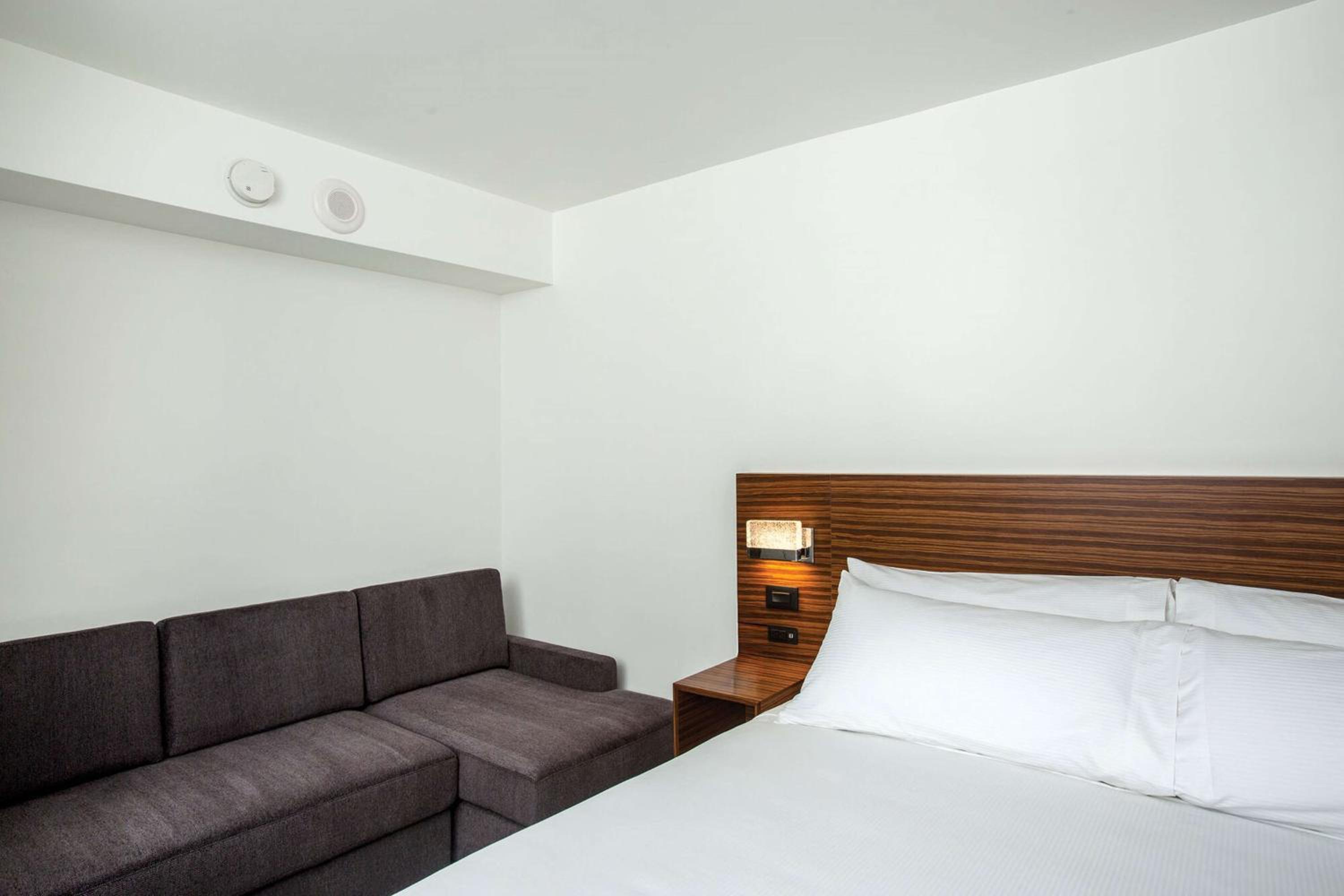One-Bedroom King Suite - Photo 2