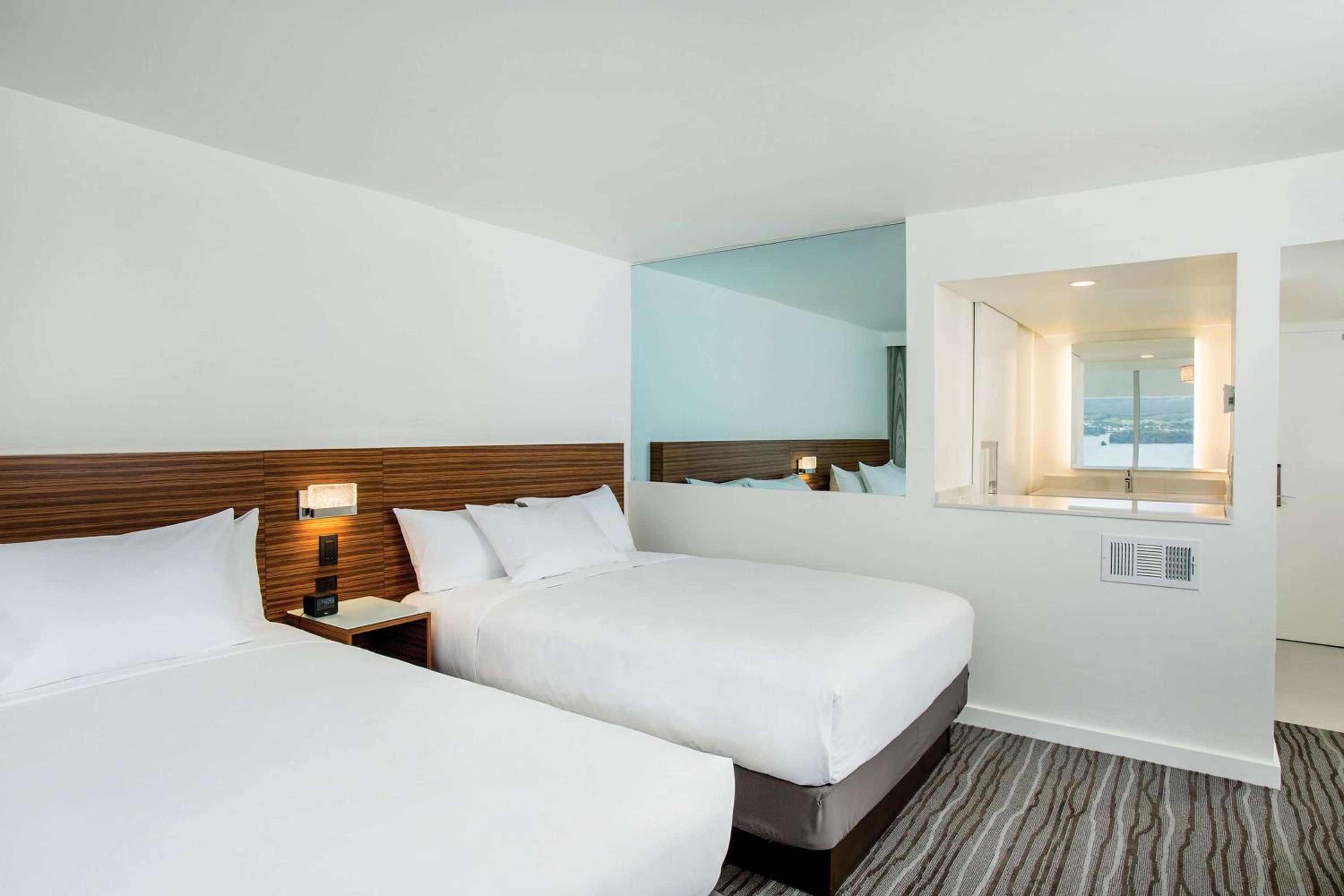 Queen Room with Two Queen Beds and Ocean View - Photo 3