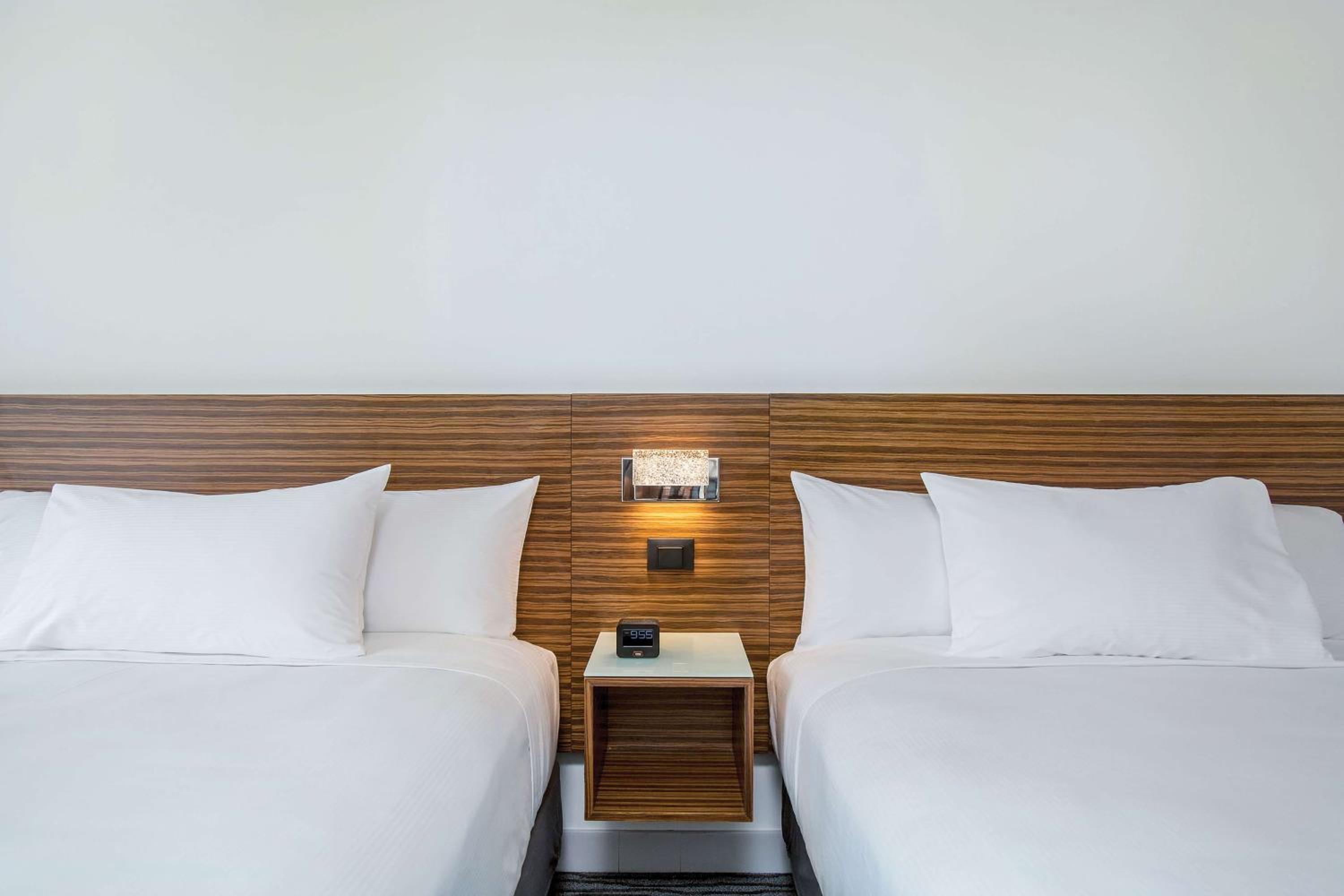 Queen Room with Two Queen Beds - Ocean View - Photo 3