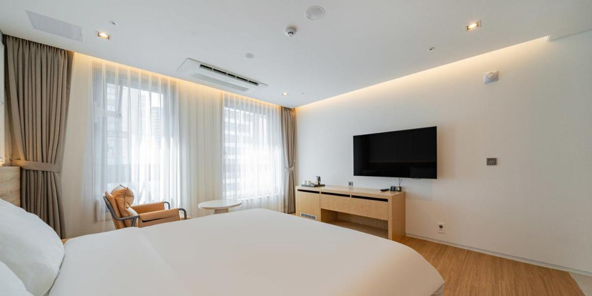 Superior King Room - Photo 4