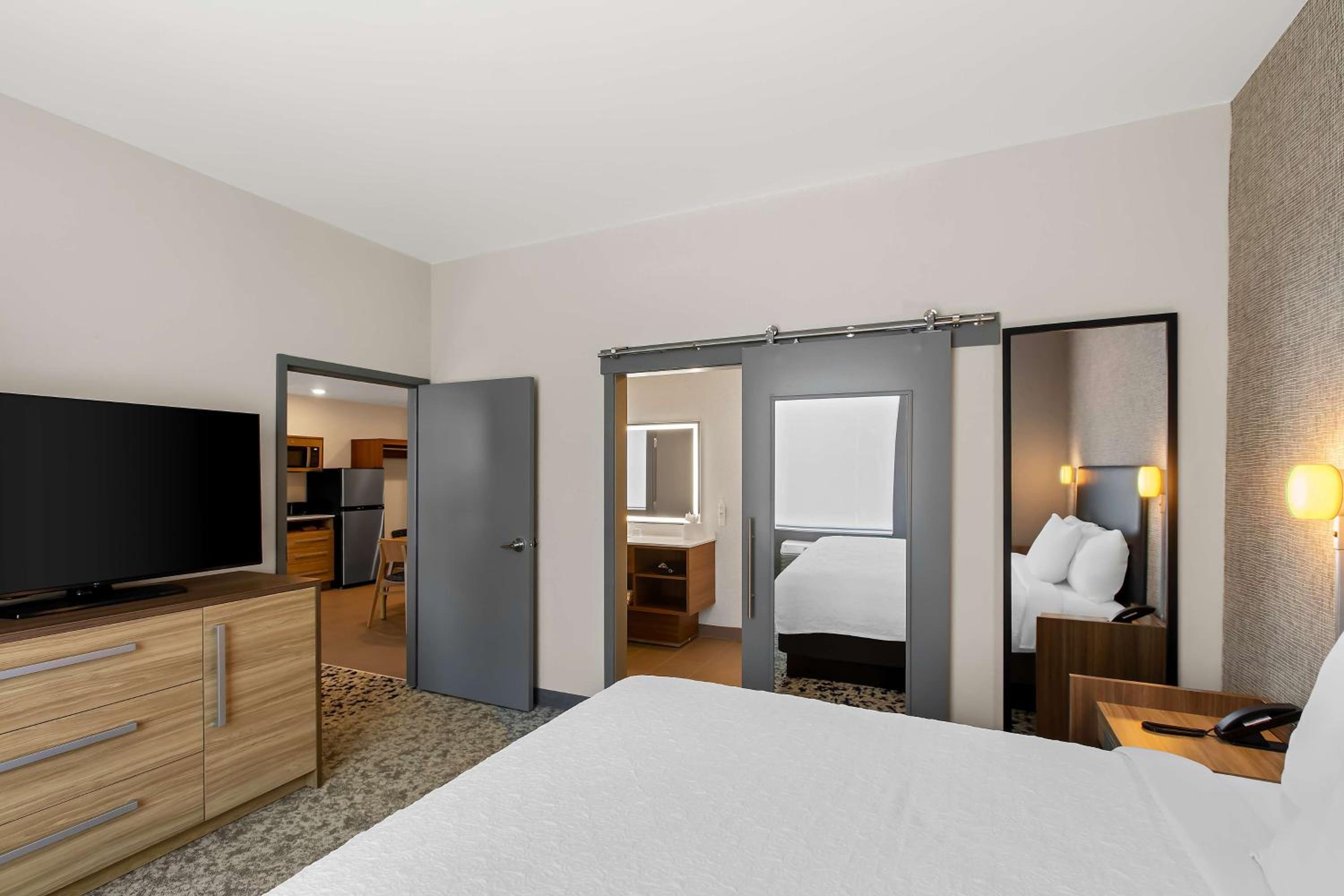One-Bedroom King Suite