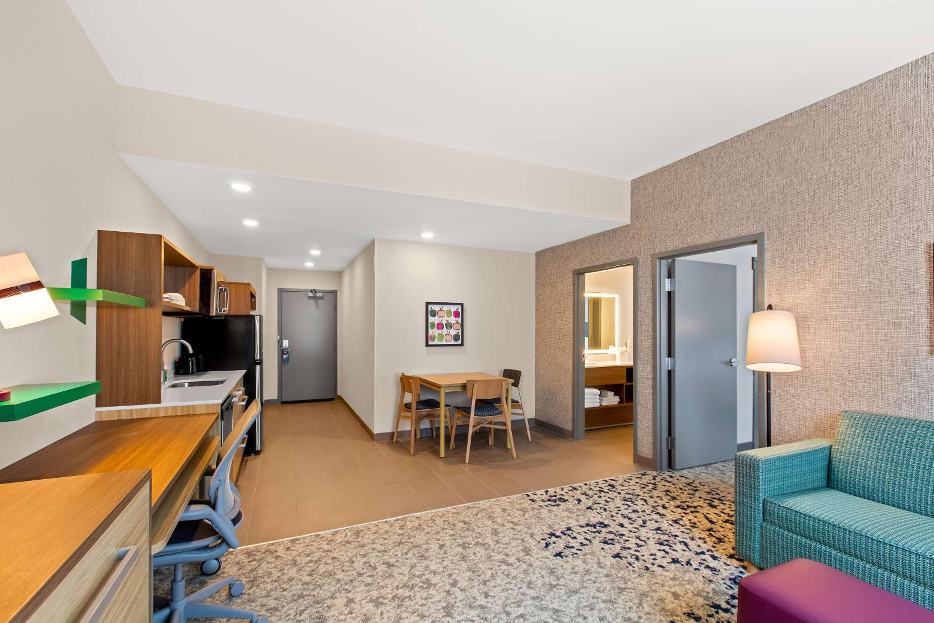 One-Bedroom King Suite photo 2