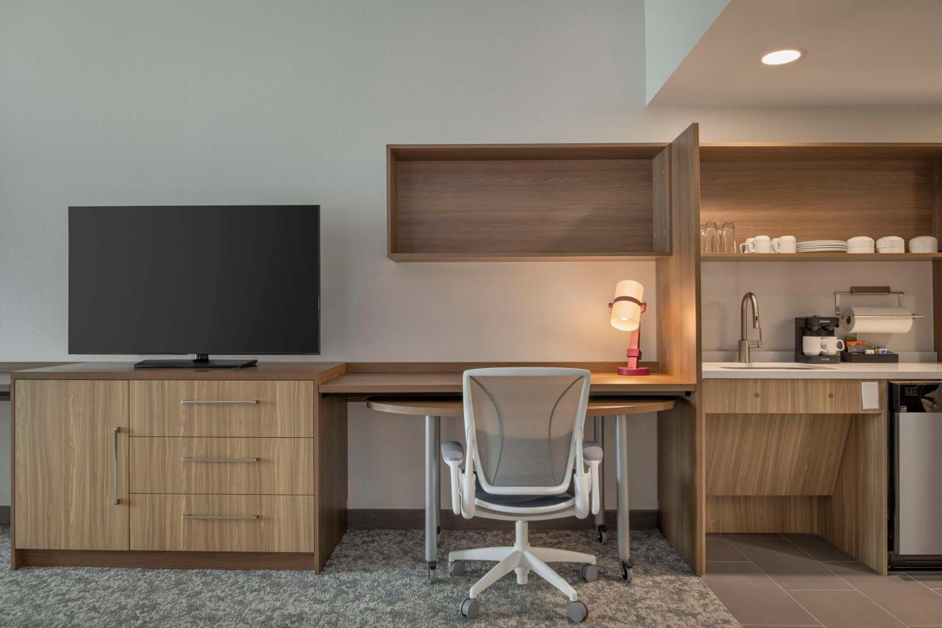 King Studio Suite - Photo 7