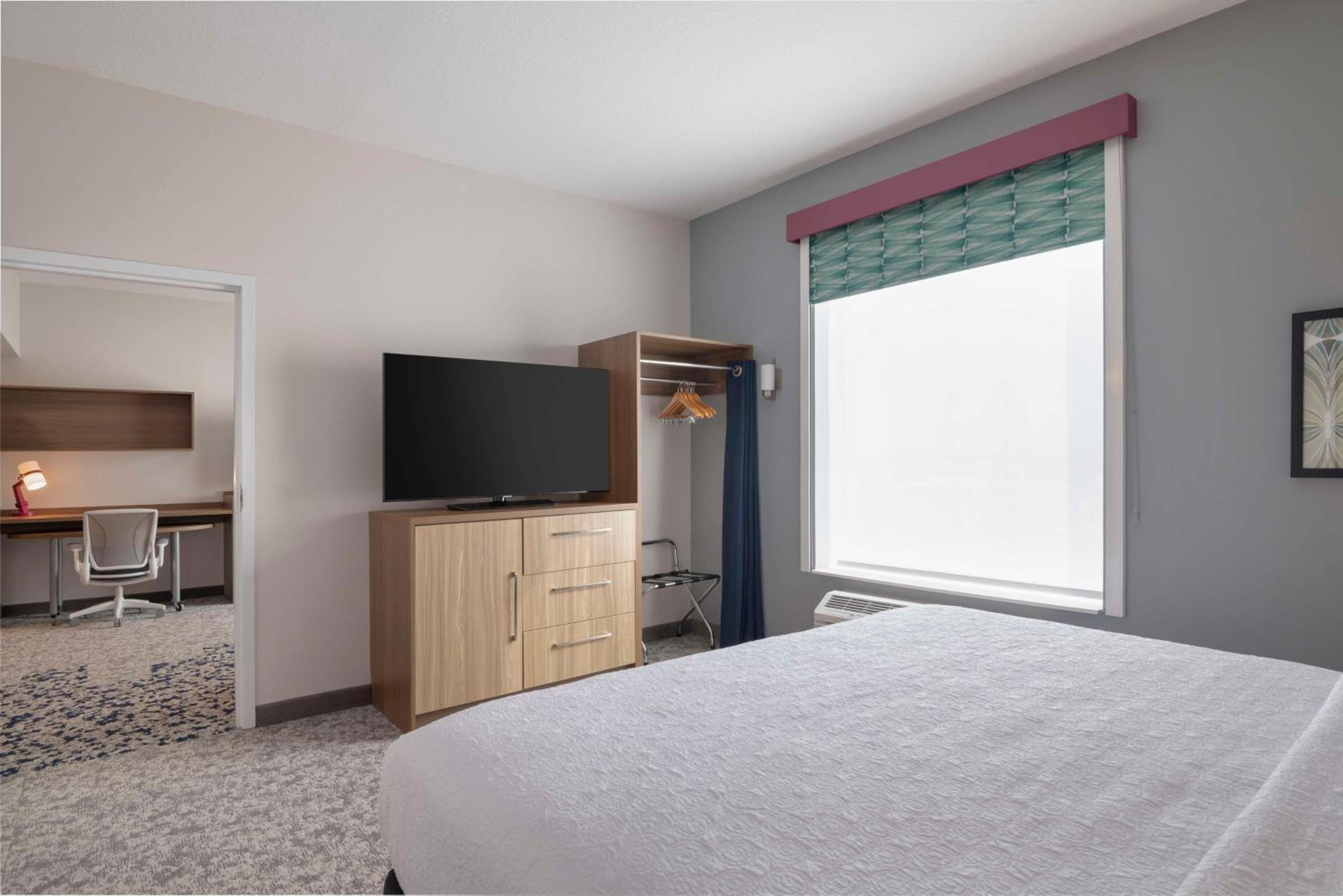 One-Bedroom King Suite - Photo 5