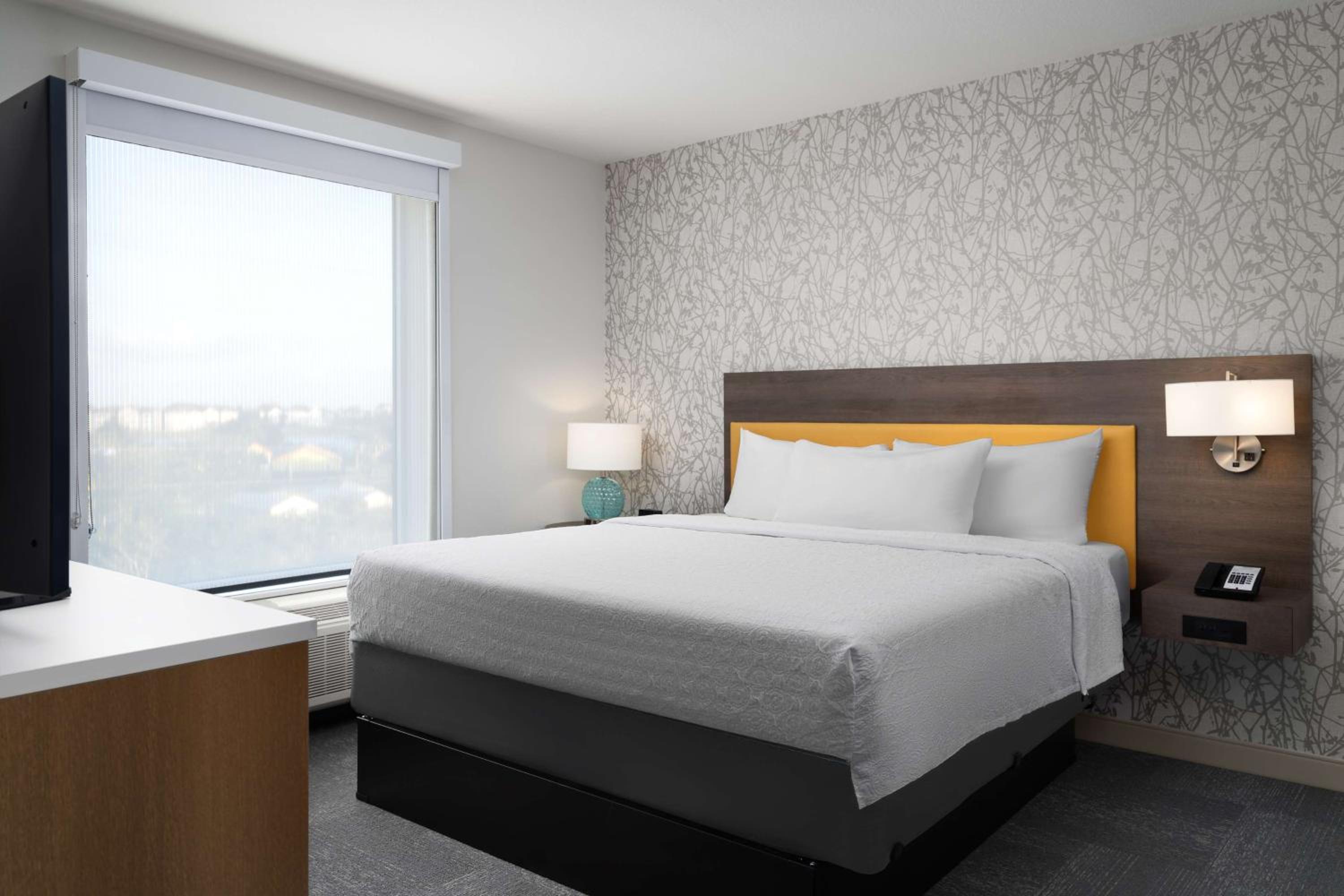 One-Bedroom King Suite - Photo 2