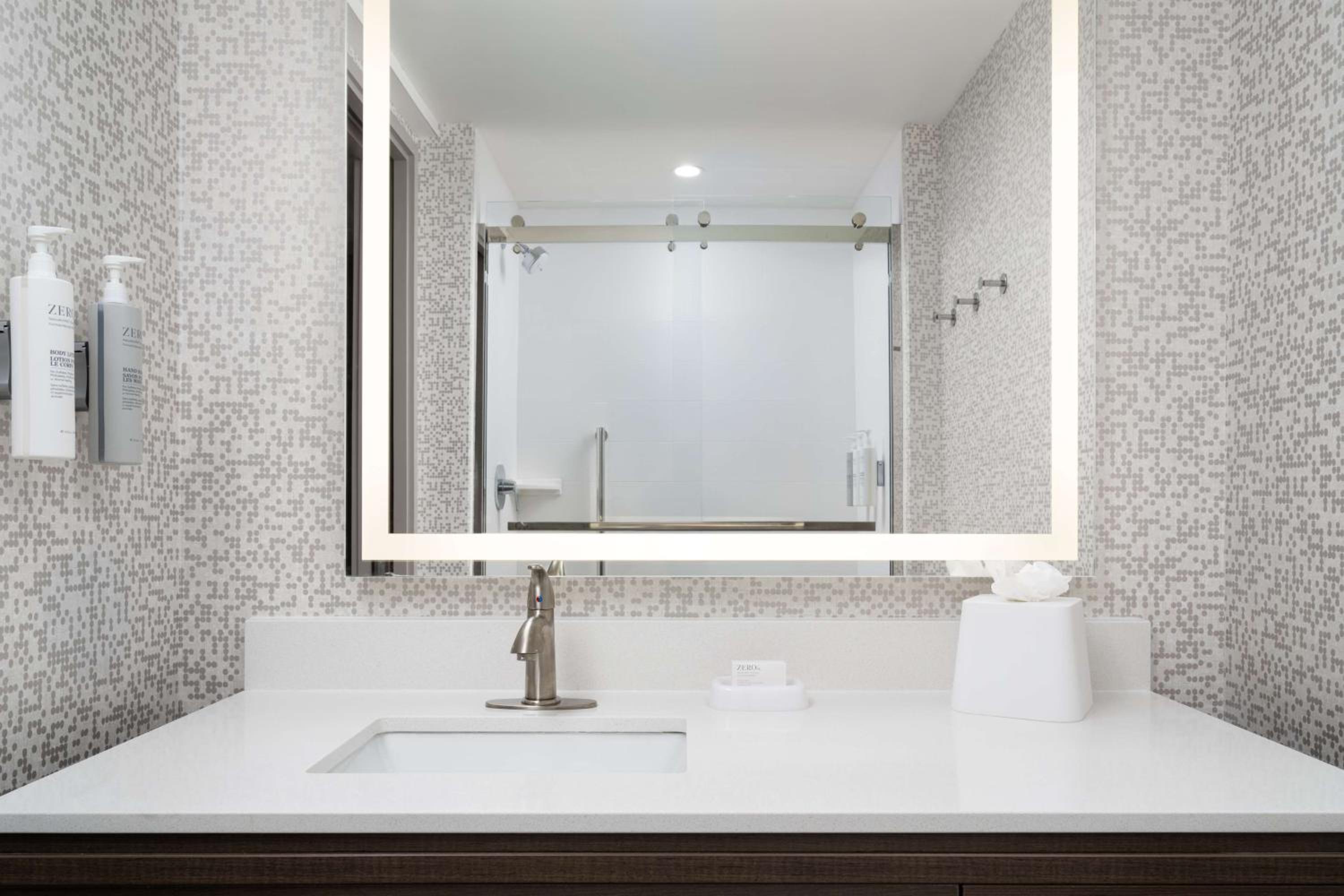 King Studio Suite - Photo 3