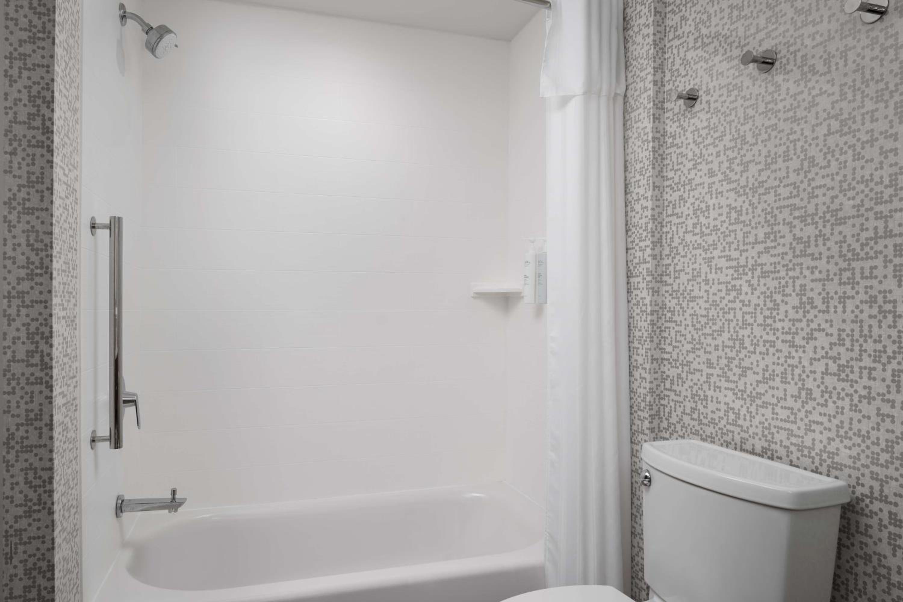 Studio Suite with Two Queen Beds - Photo 3