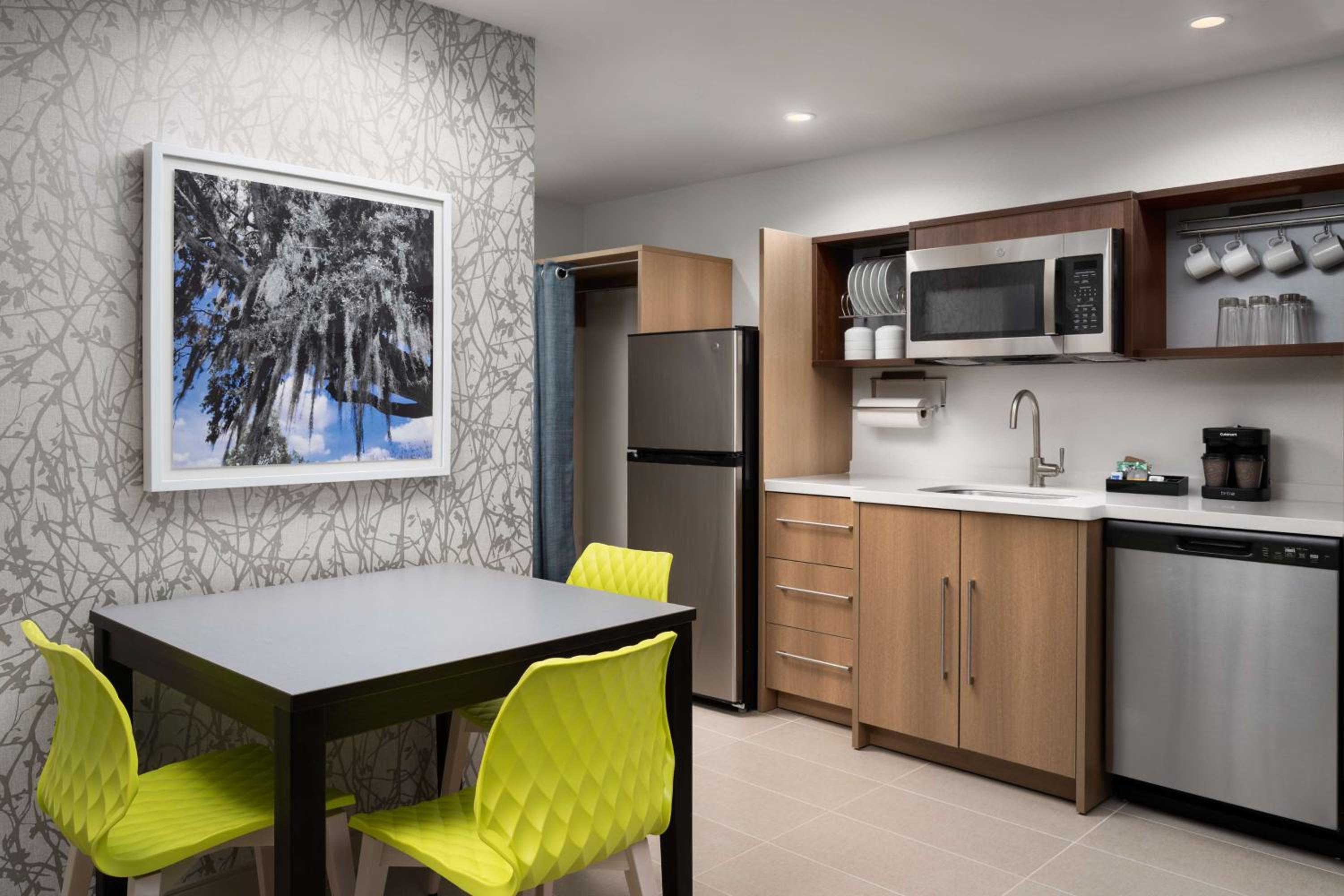 One-Bedroom King Suite - Photo 5