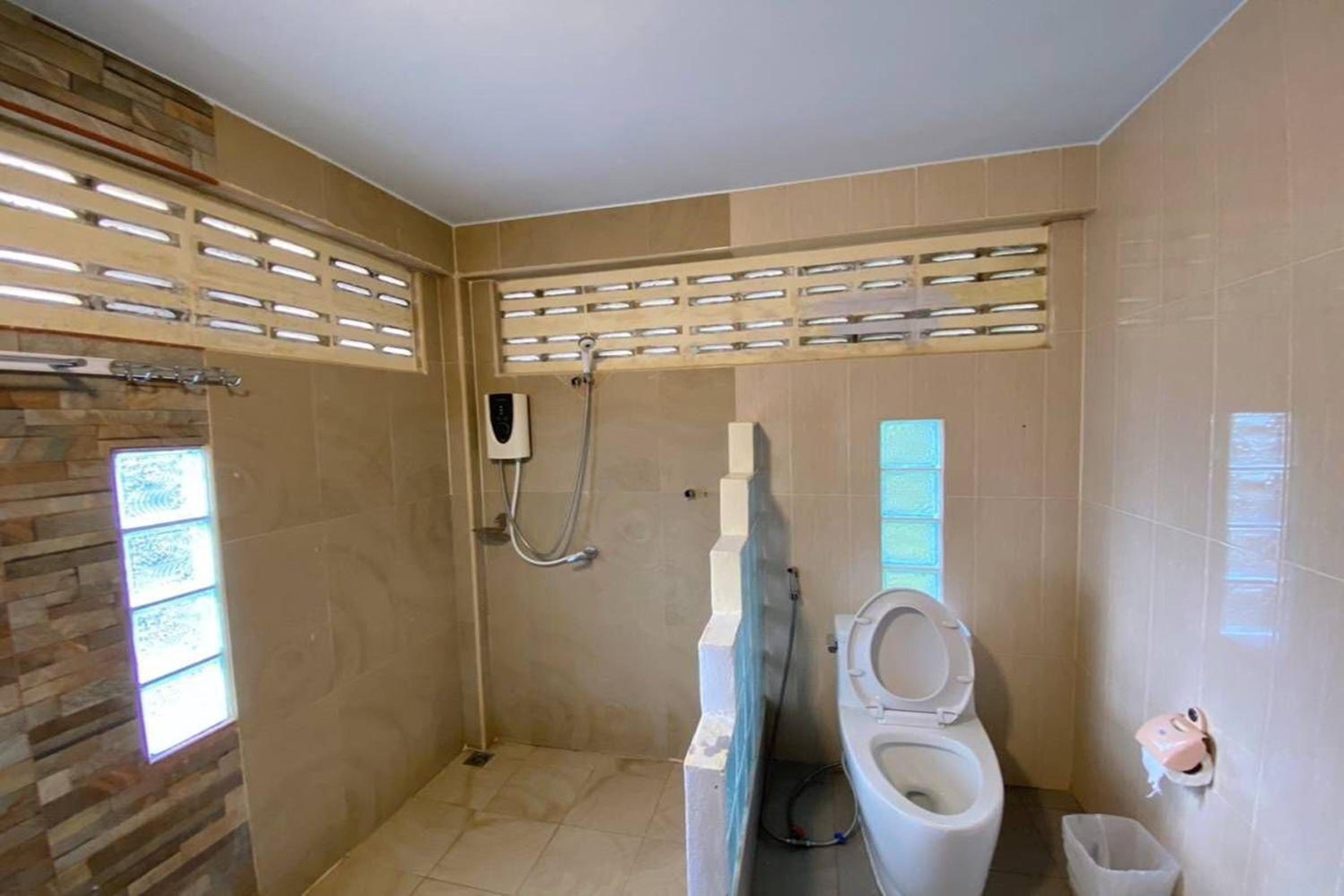 One-Bedroom House - Photo 5