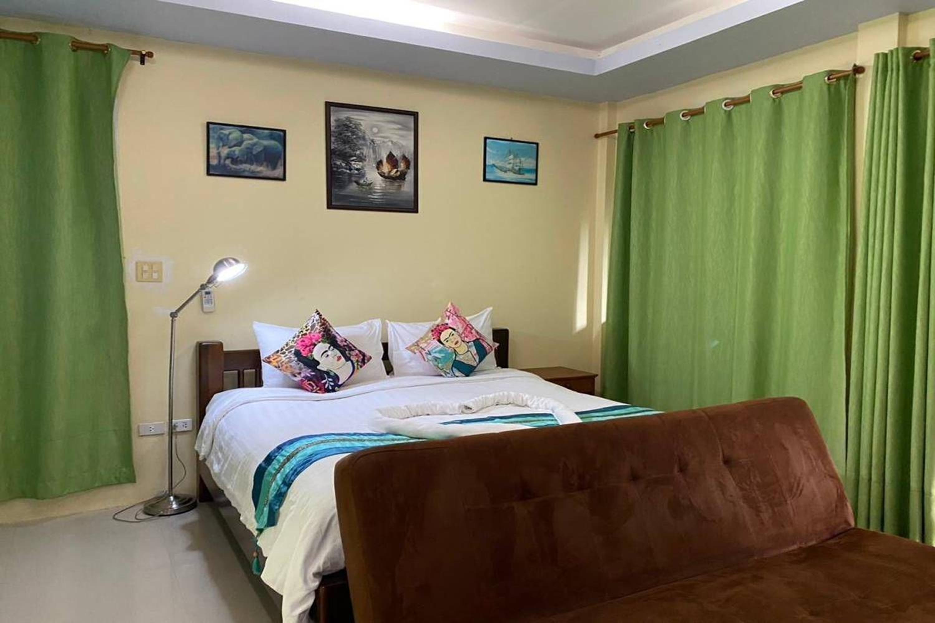 One-Bedroom House - Photo 6