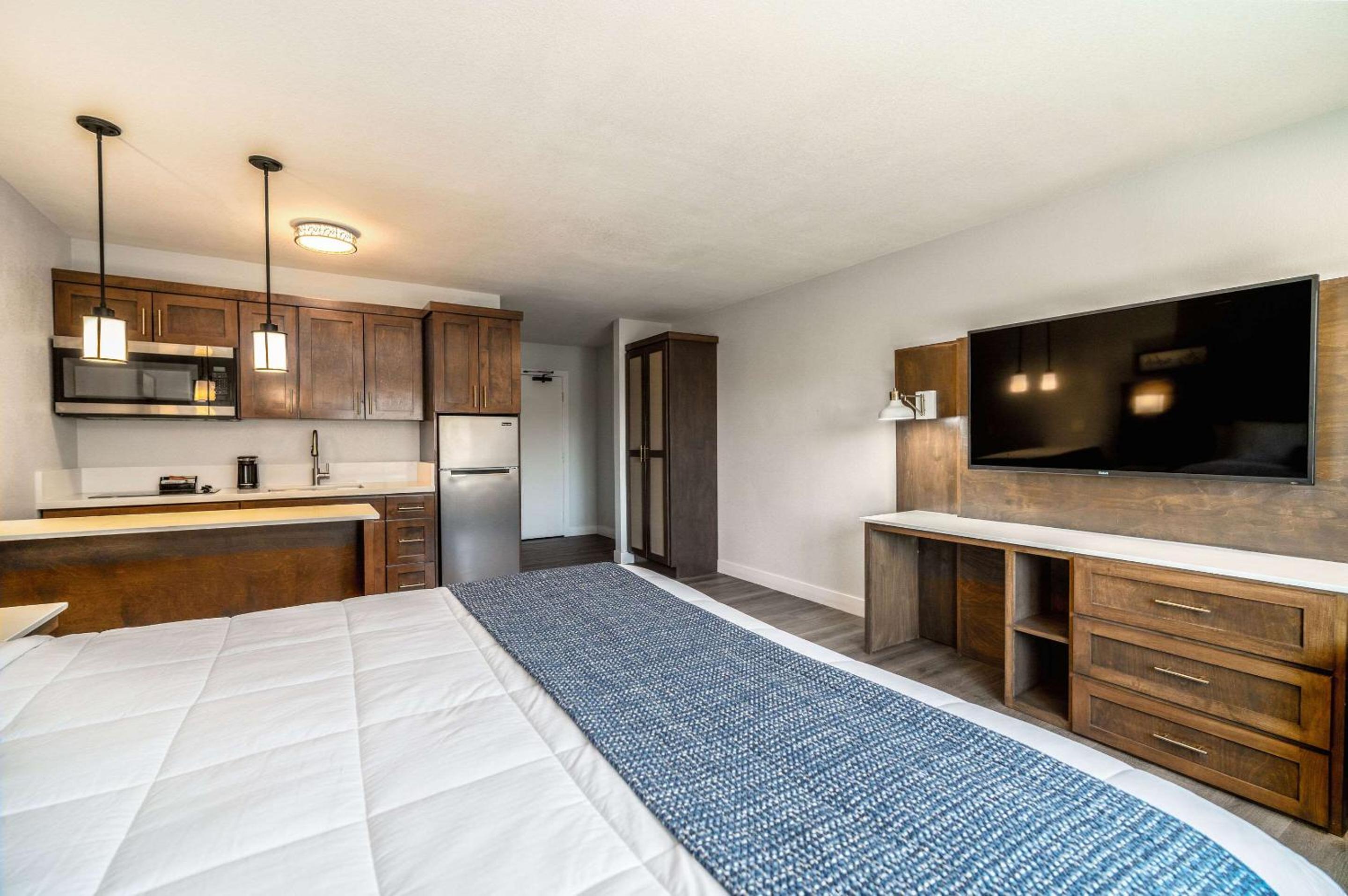 King Suite - Disability Access/Non Smoking - Photo 2