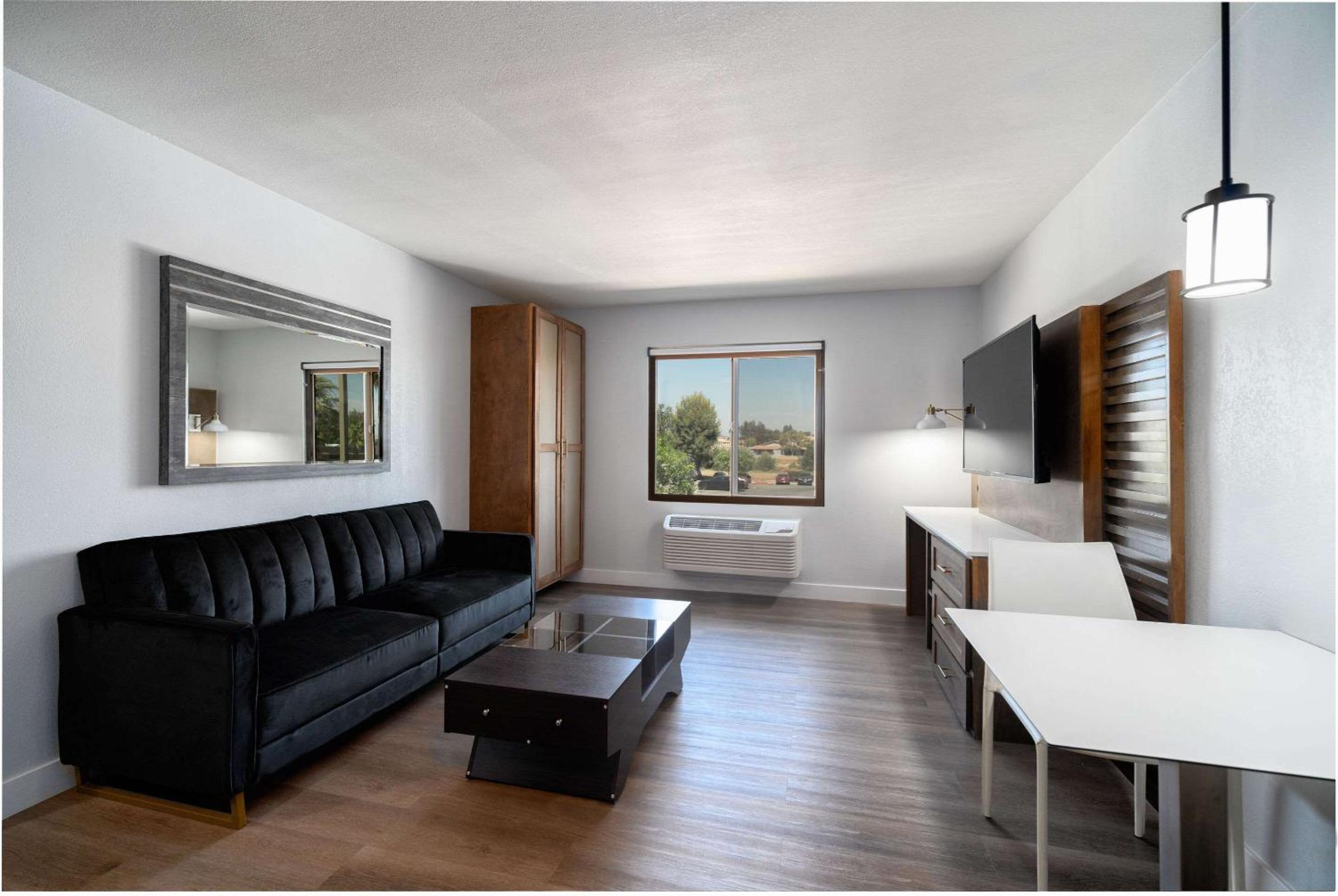 King Suite with Spa Bath photo 2