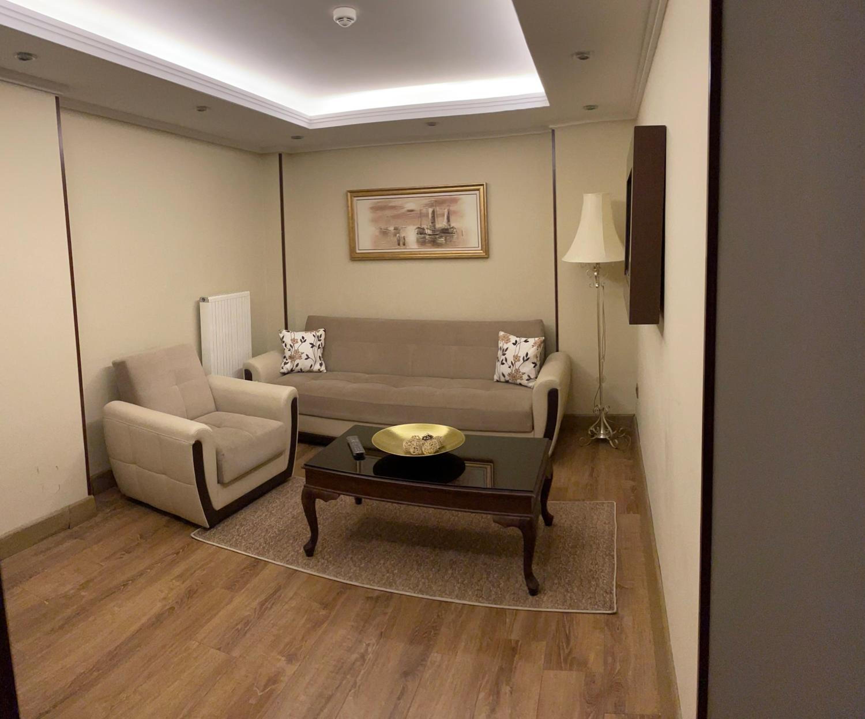 Queen Suite - Photo 2