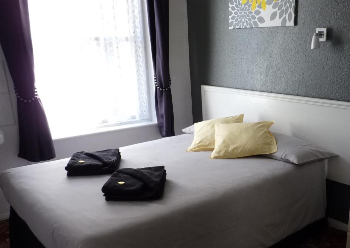 Double Room with Shared Shower and Toilet
