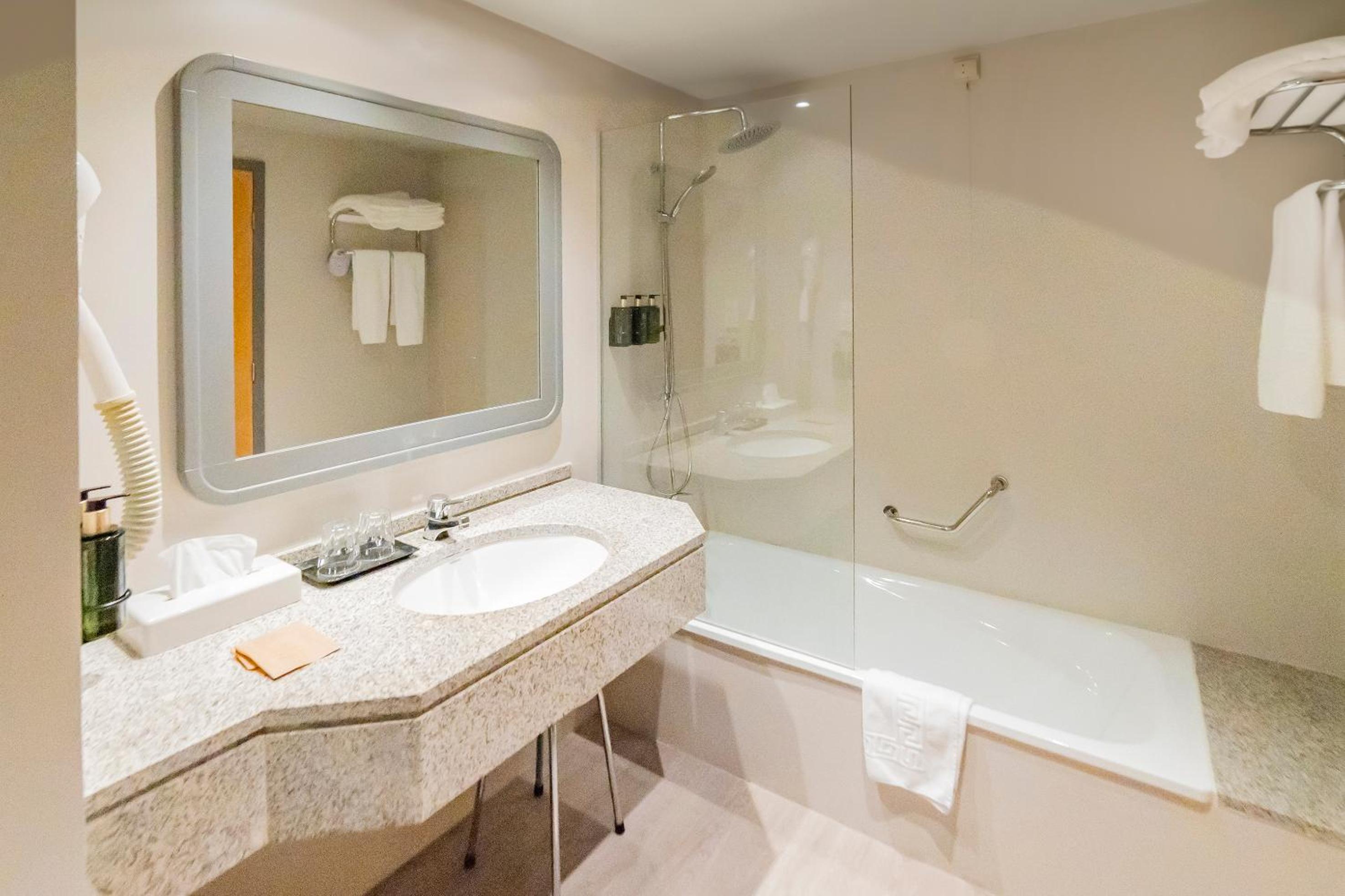 Premium Twin Room with City View photo 1
