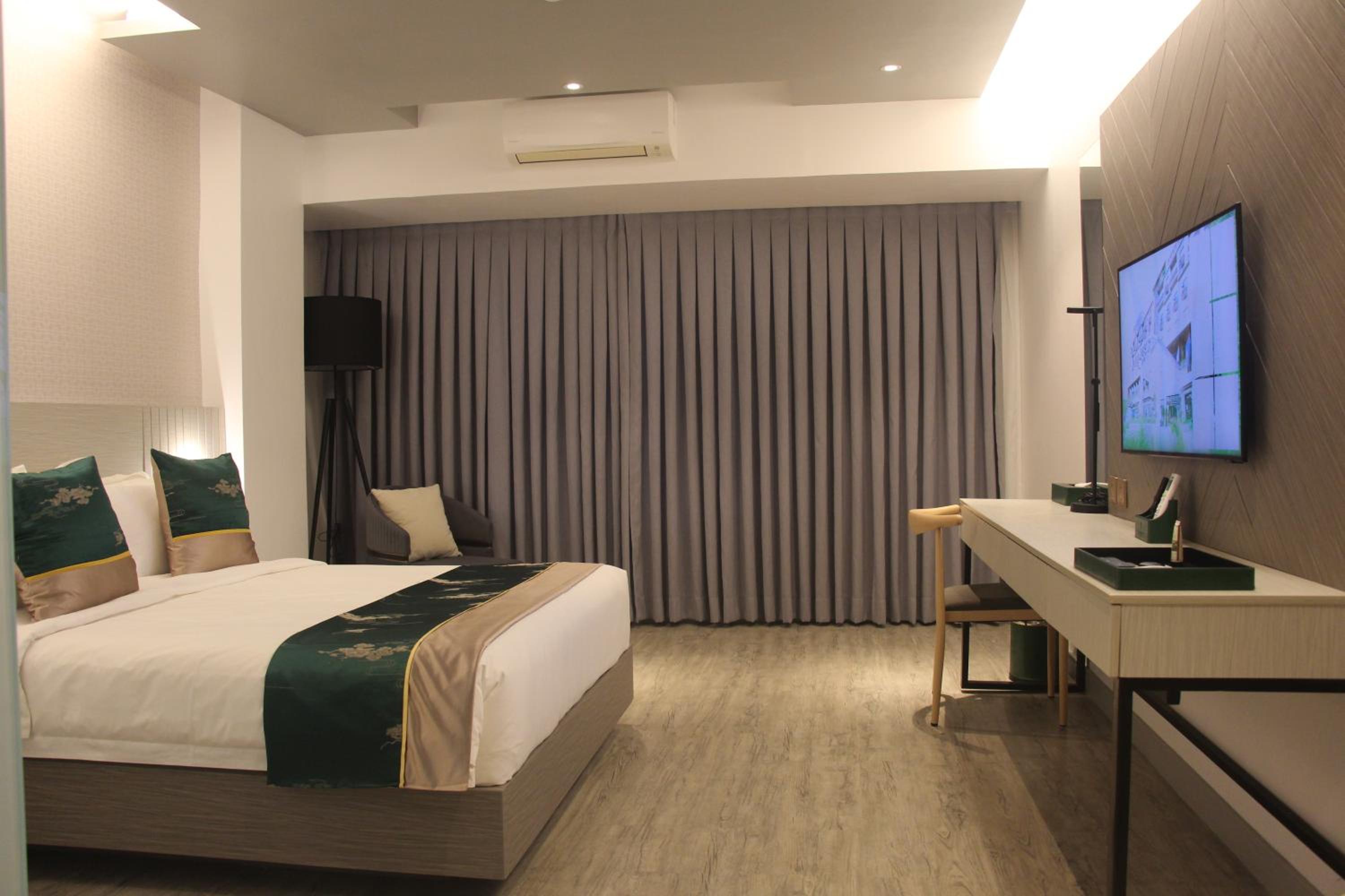 Queen Room