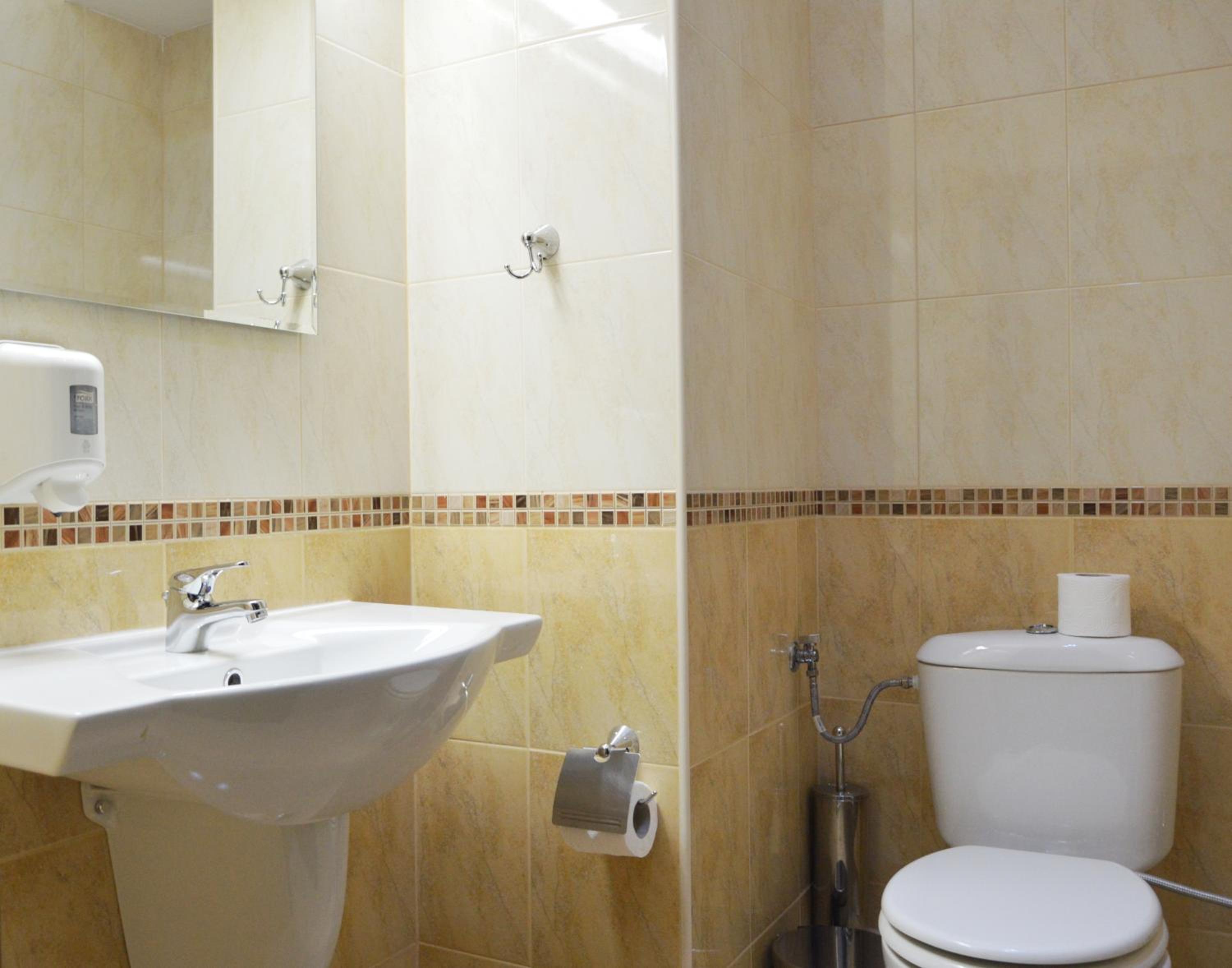 Double or Twin Room - Photo 4