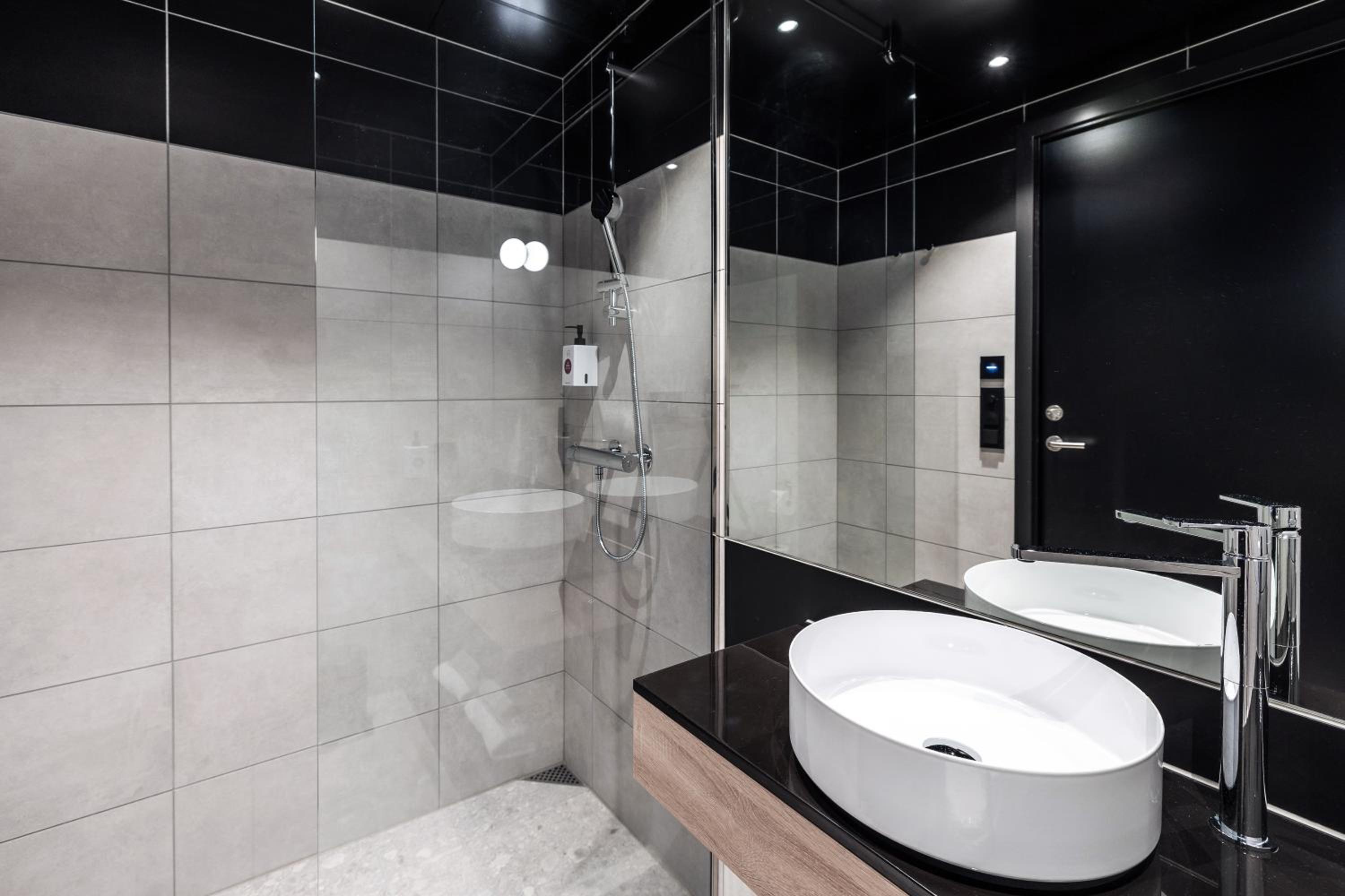 Suite - Photo 5