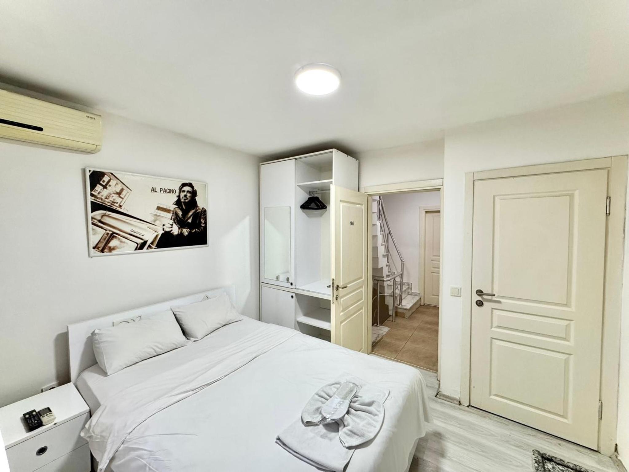 Single Room photo 2