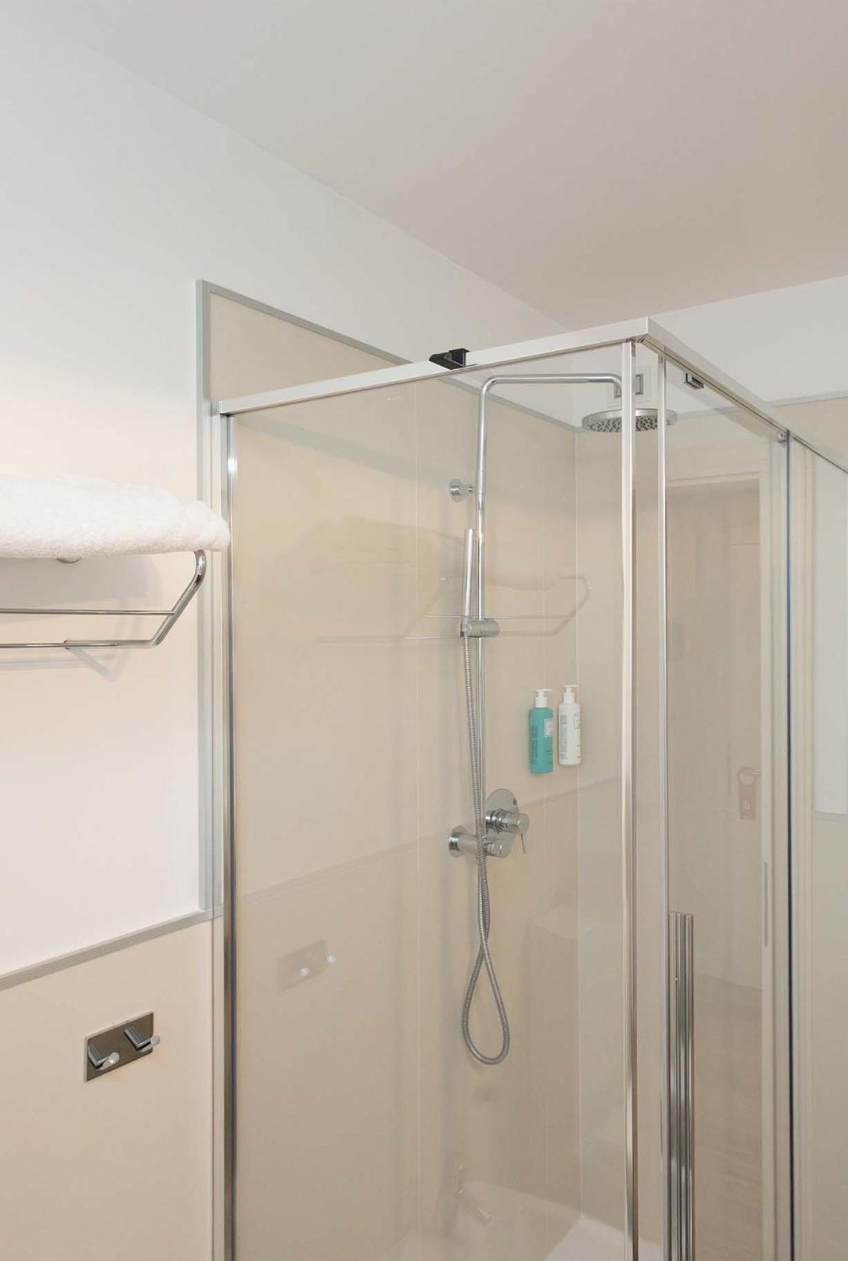 Twin Room - Photo 1