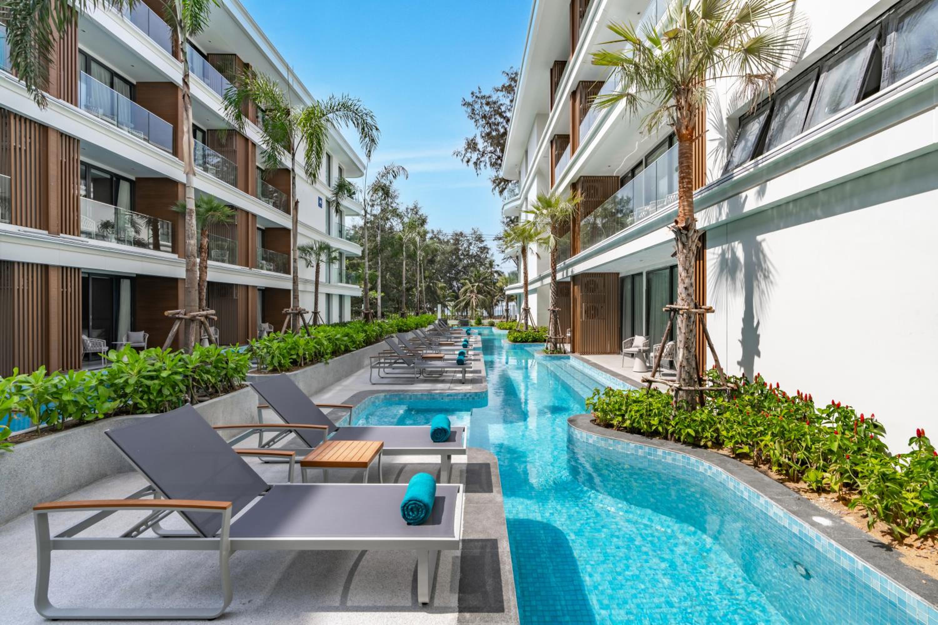 Deluxe Double or Twin Room with Pool Access