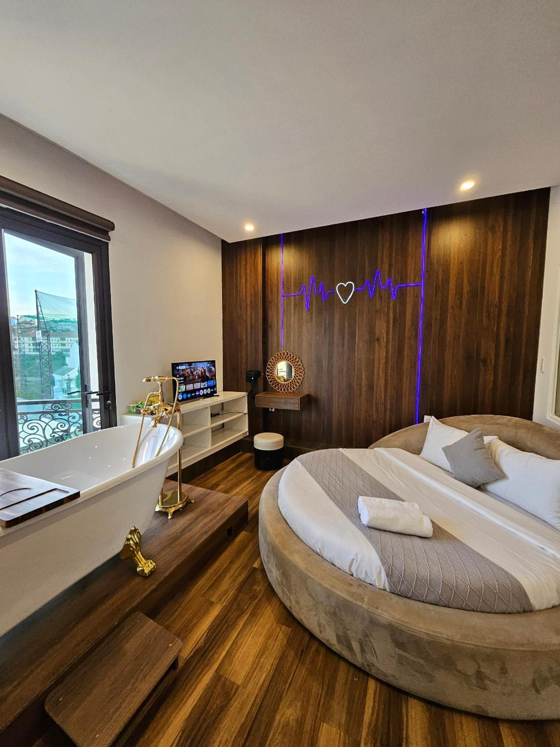 Studio with Spa Bath - Photo 2