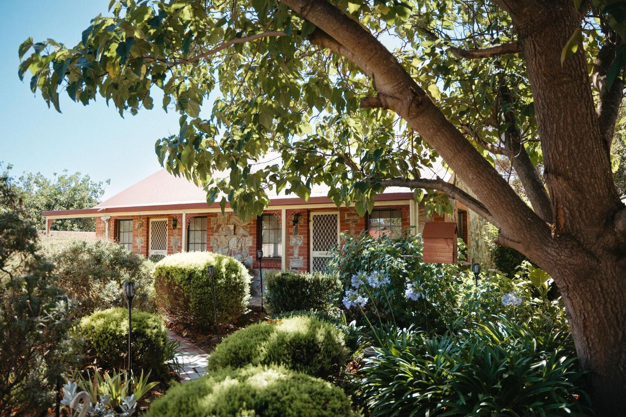 Deluxe Queen Cottage - Standish photo 3