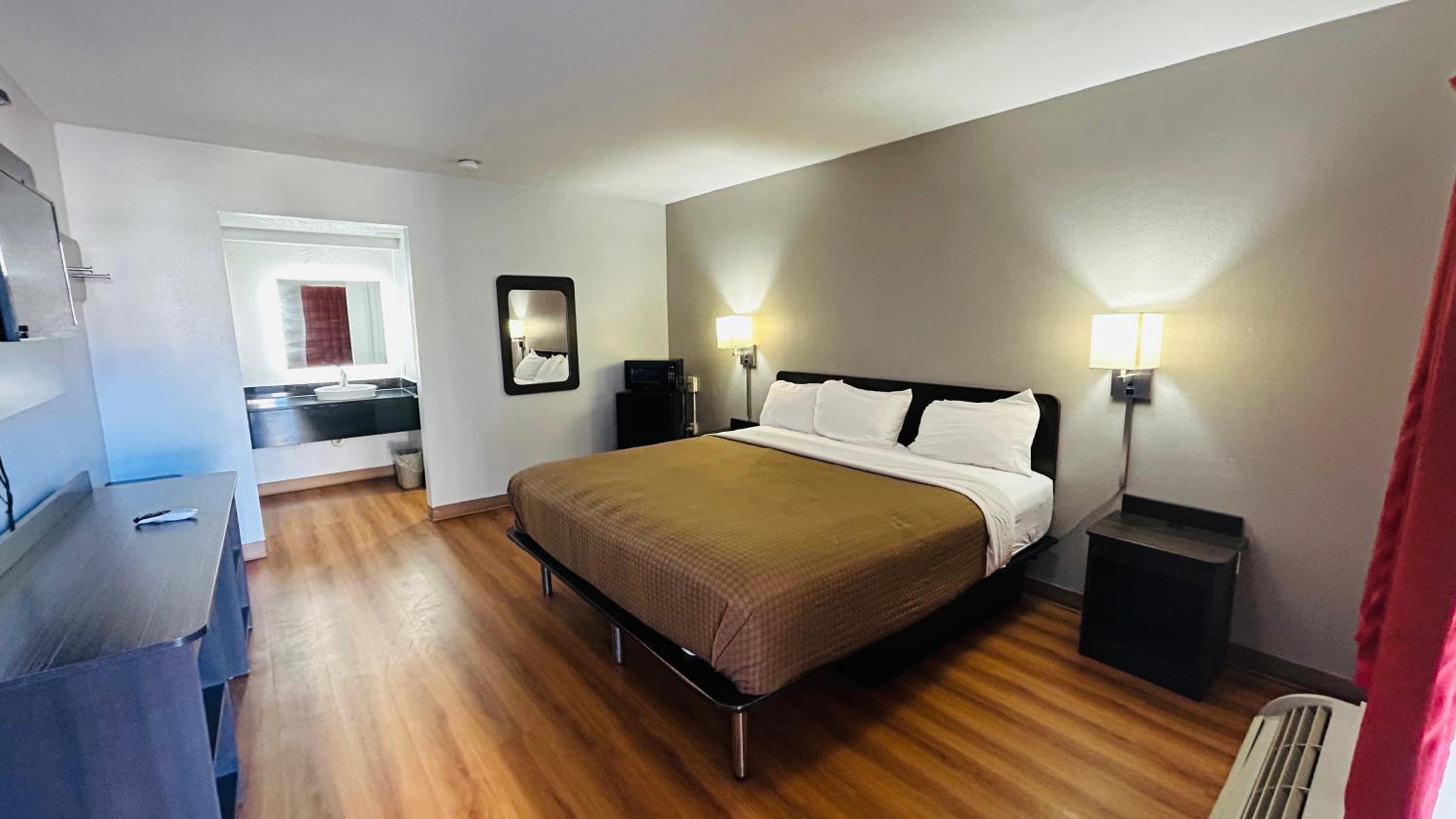 King Room - Non-Smoking