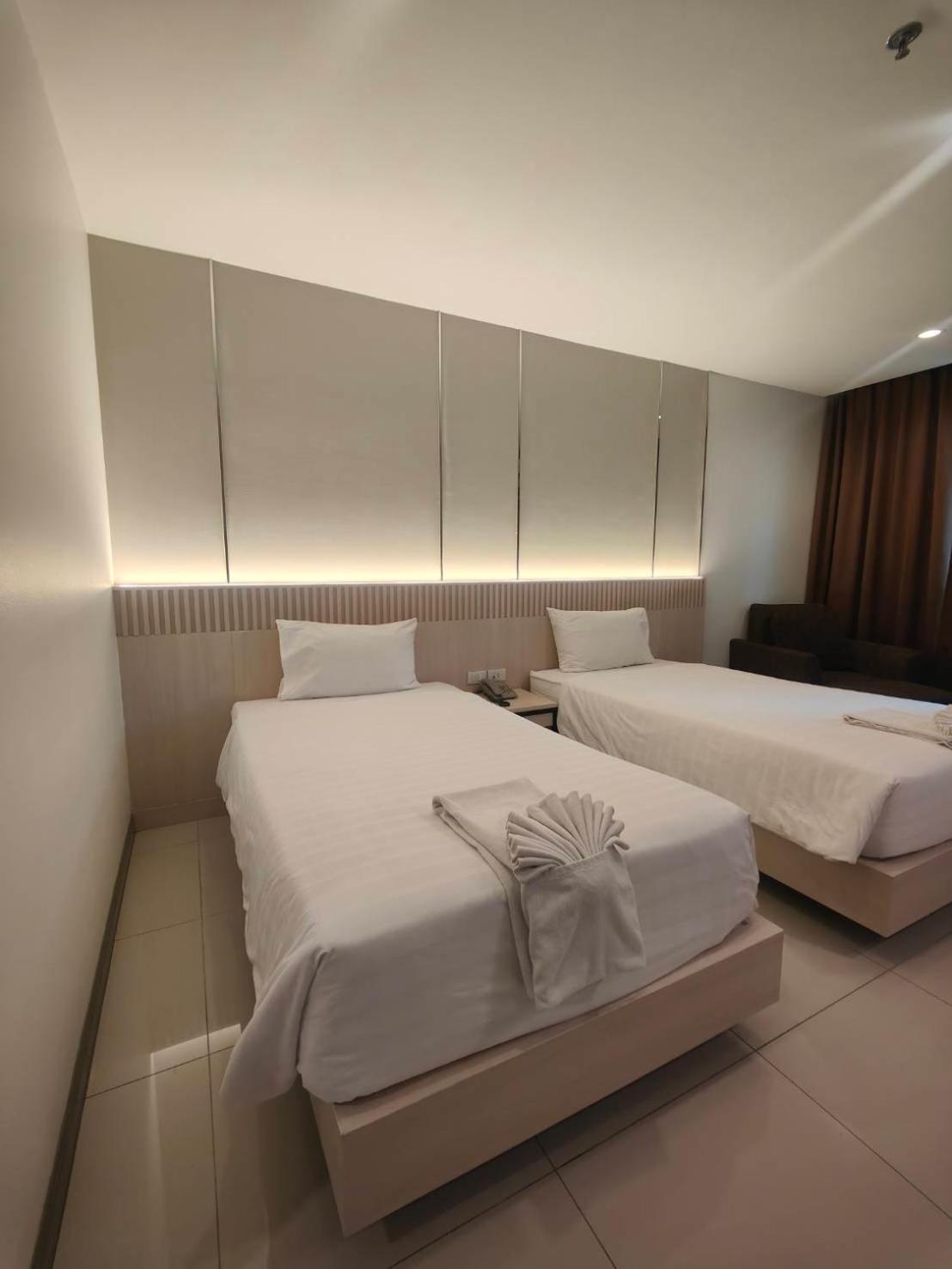 Twin Room with Balcony - Photo 2