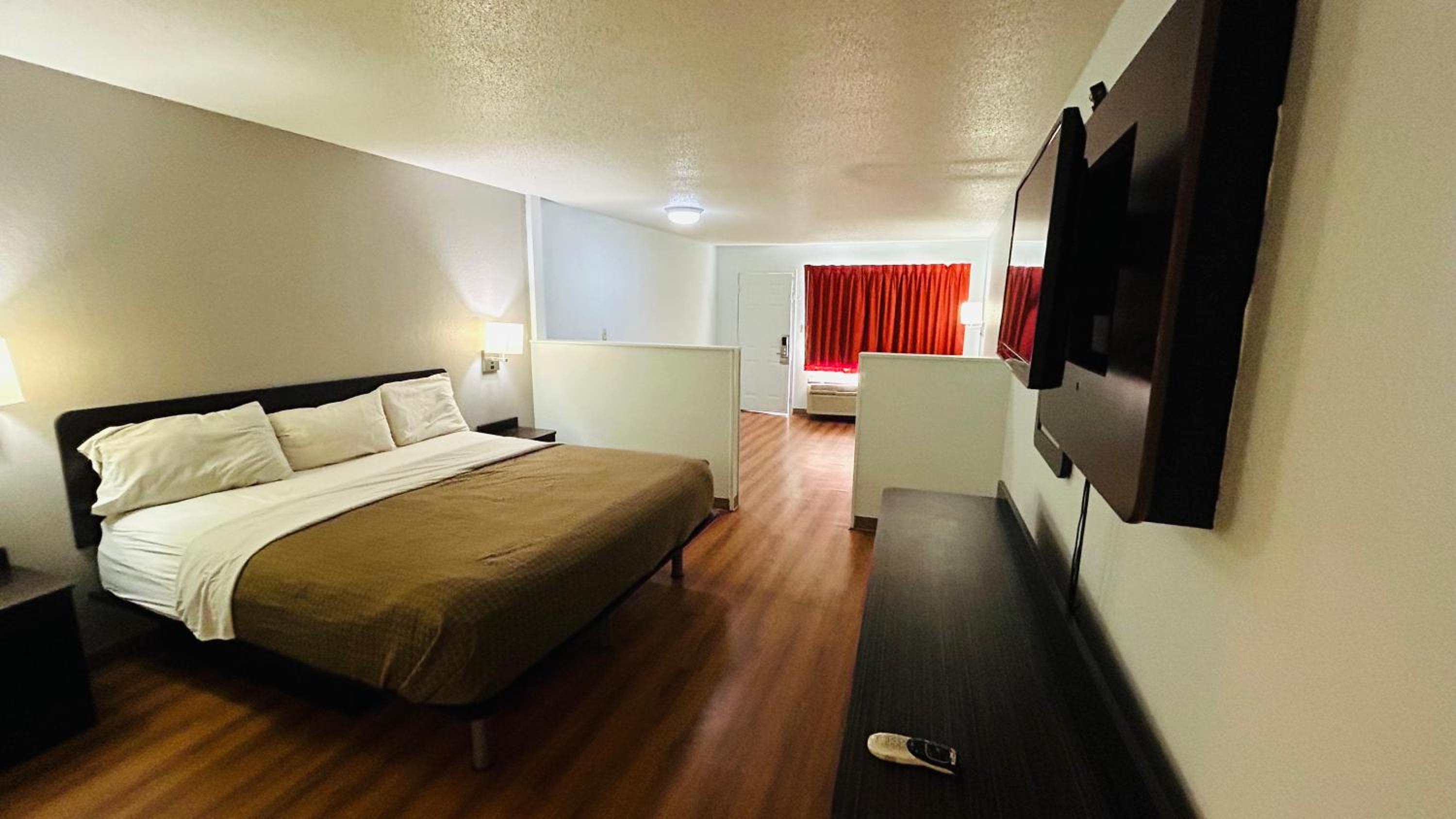 King Bed Suite Smoking