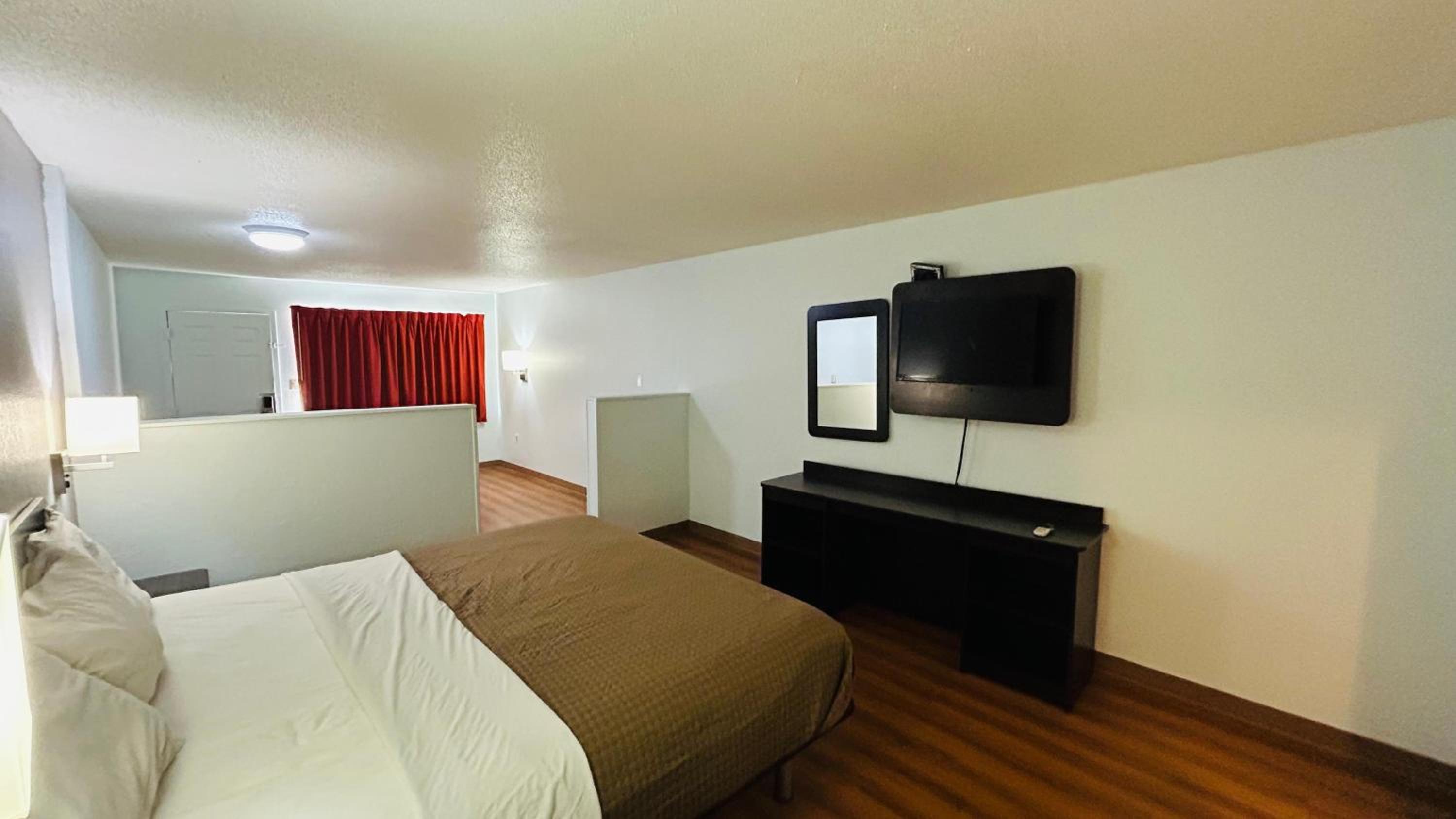 Suite - King Bed Non - Smoking photo 1