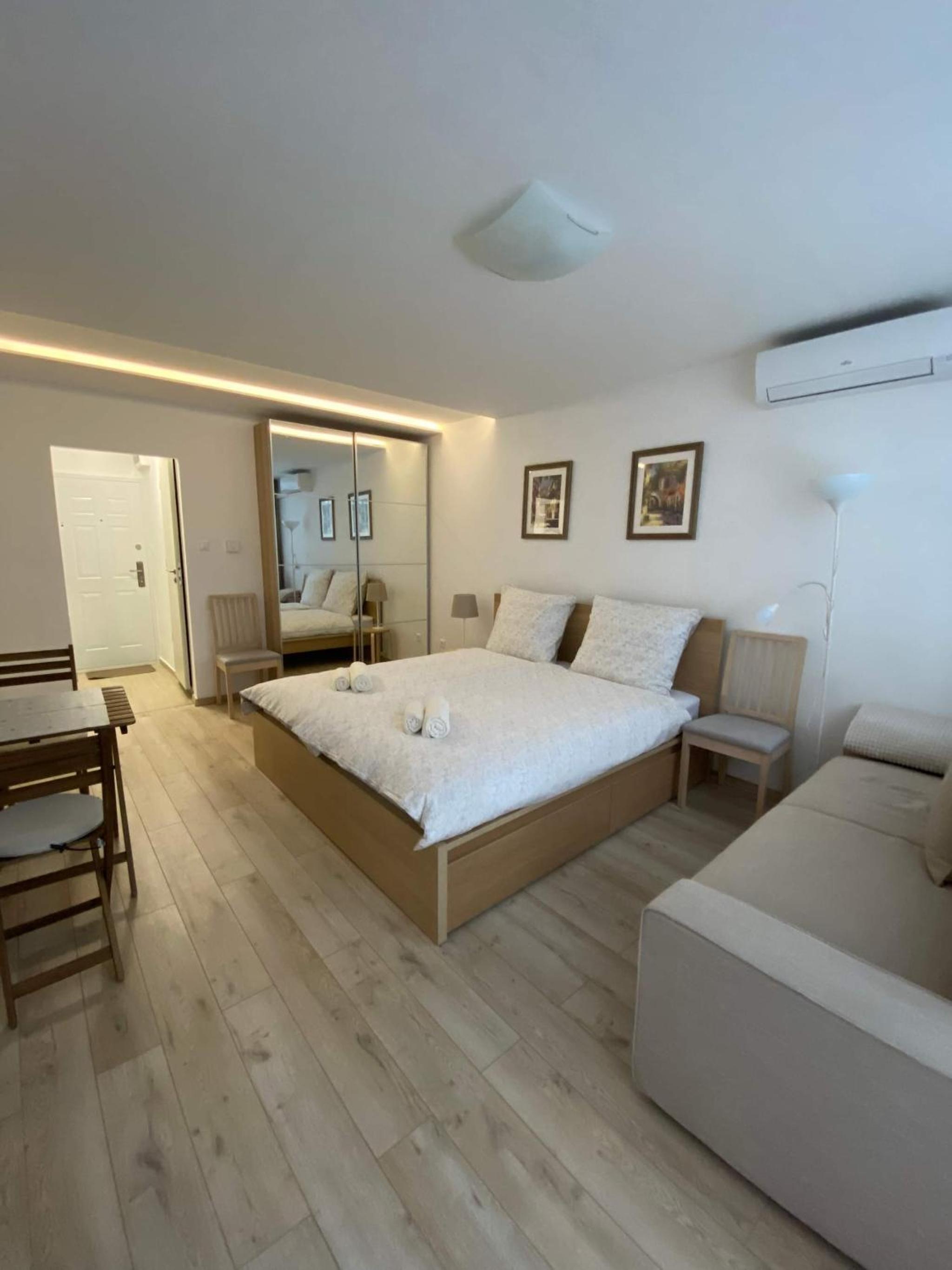 One-Bedroom Apartment with Garden View photo 1