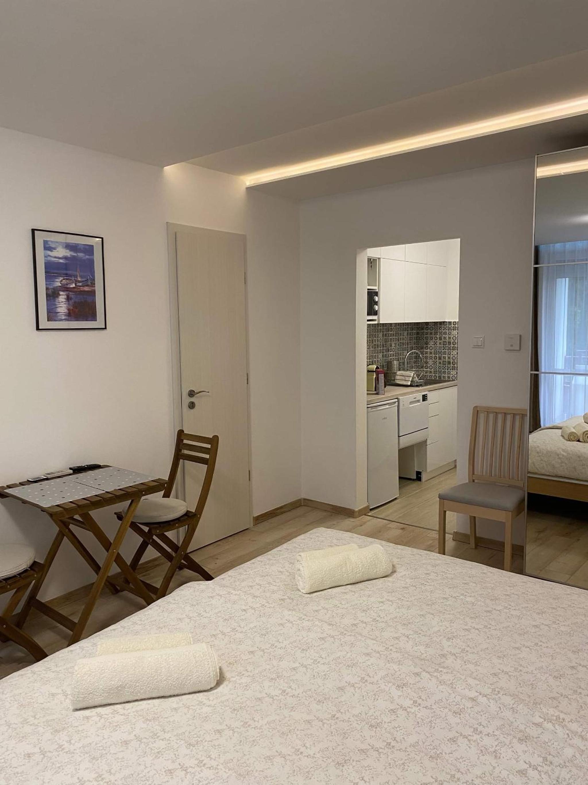 One-Bedroom Apartment with Garden View photo 2