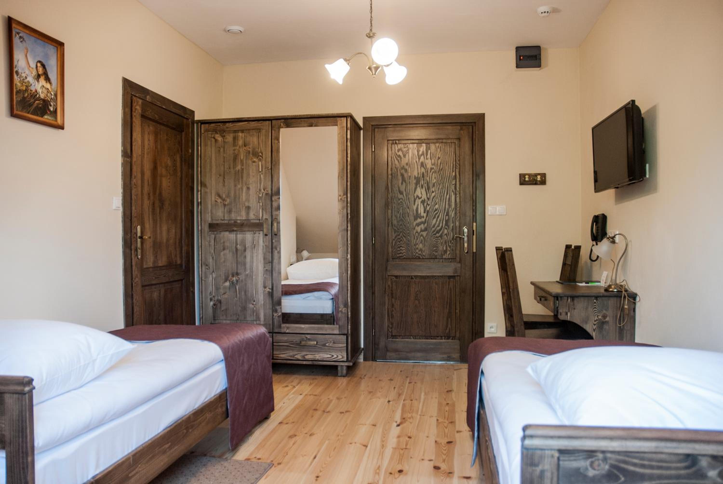 Twin Room - Photo 4