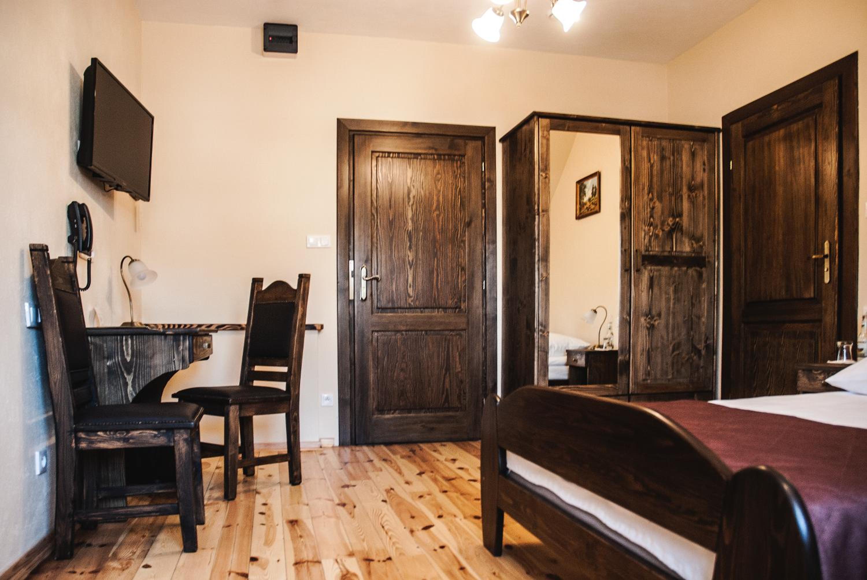 Double Room with Private Bathroom - Photo 3