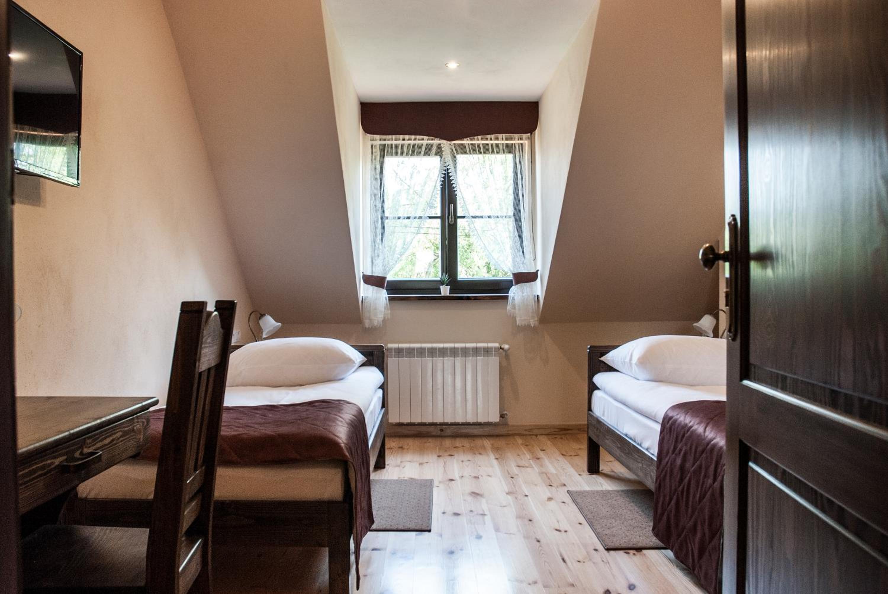 Twin Room - Photo 3