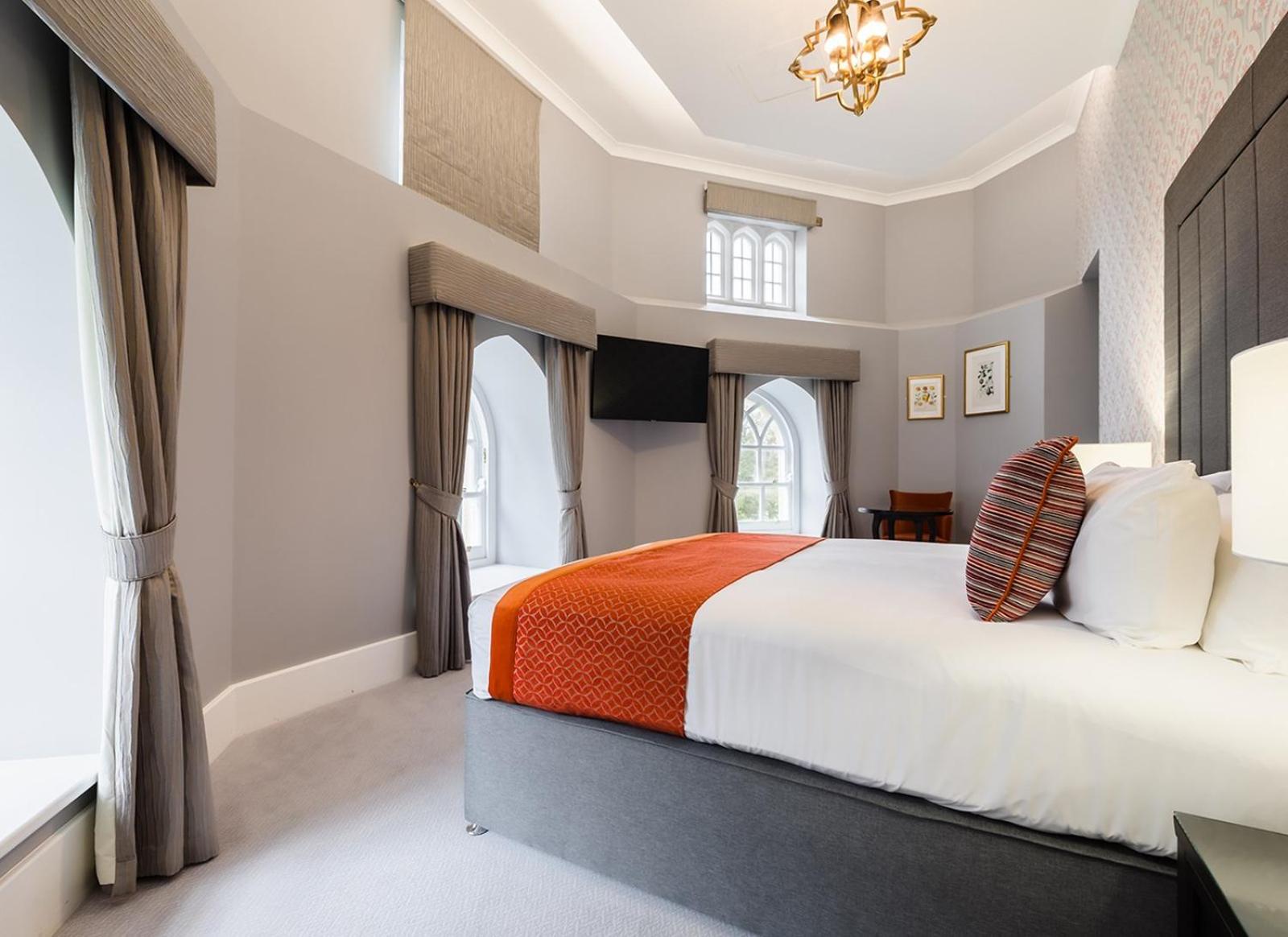 Hensol Castle Deluxe with Sofa Bed photo 2