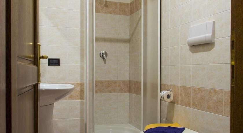 Economy Double or Twin Room photo 2
