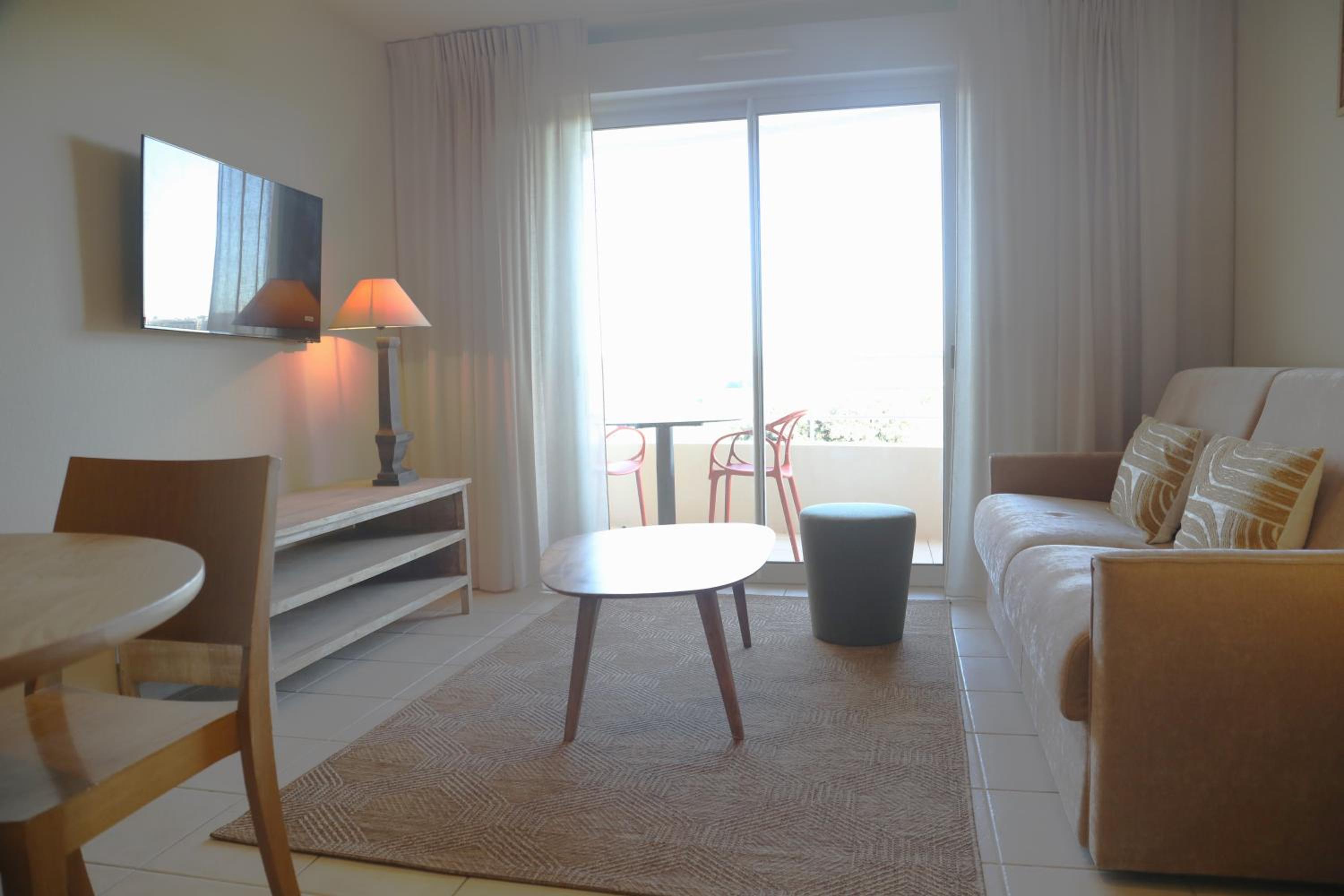 Two-Bedroom Apartment Golf side