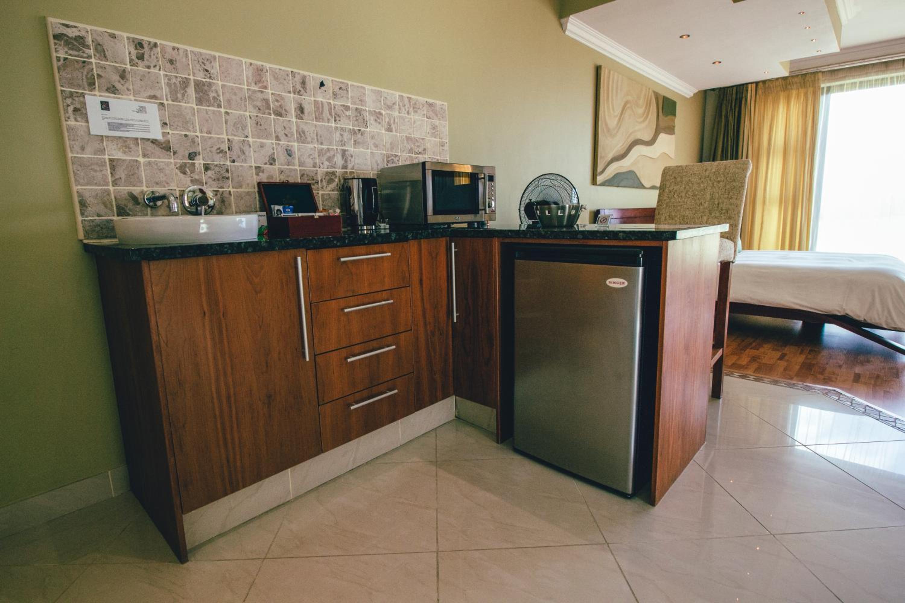 Executive Suite with Mountain View - Photo 6