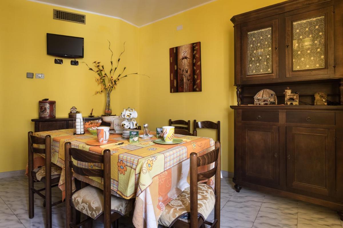 Single Room with Private Bathroom photo 1