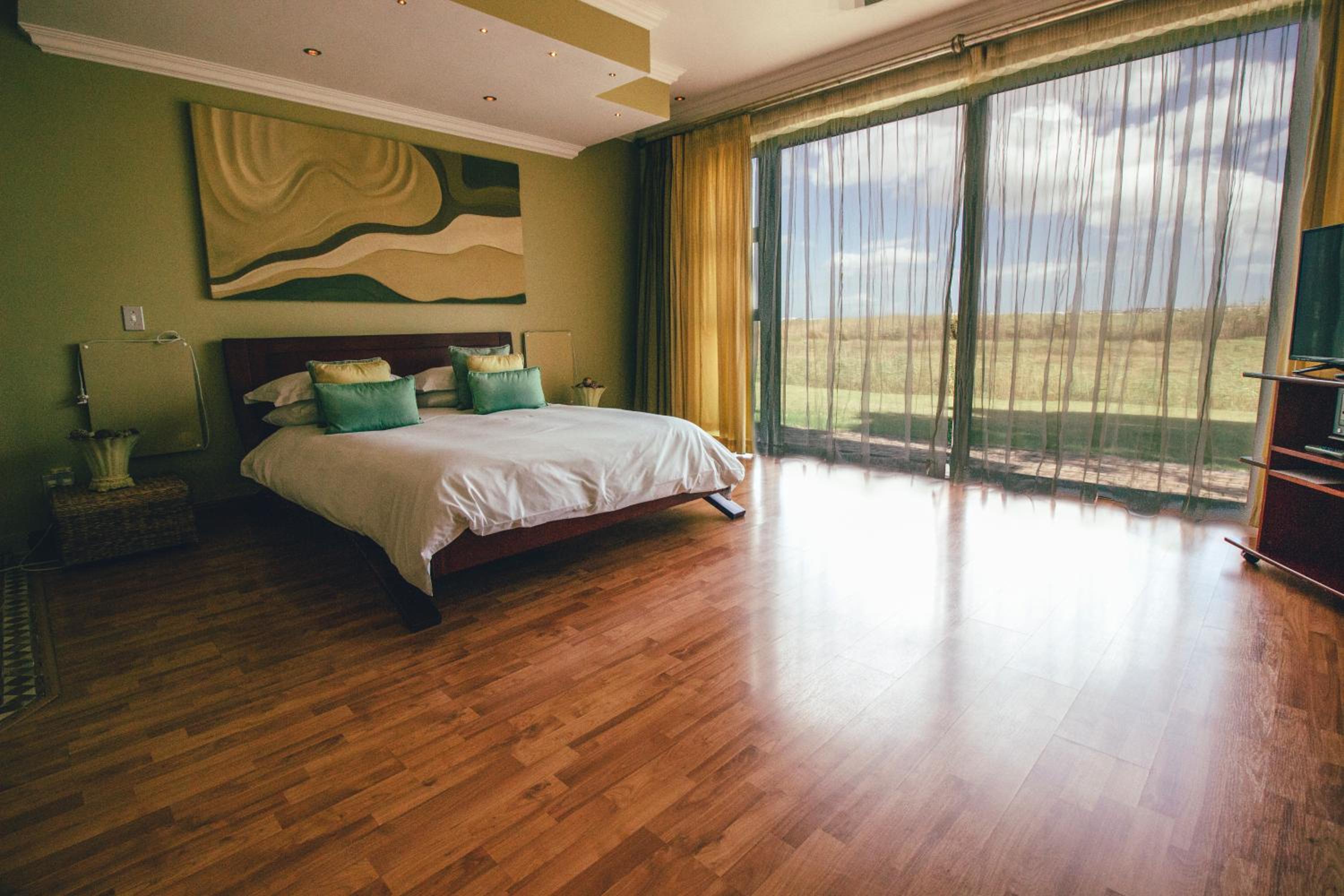 Executive Suite with Mountain View - Photo 1