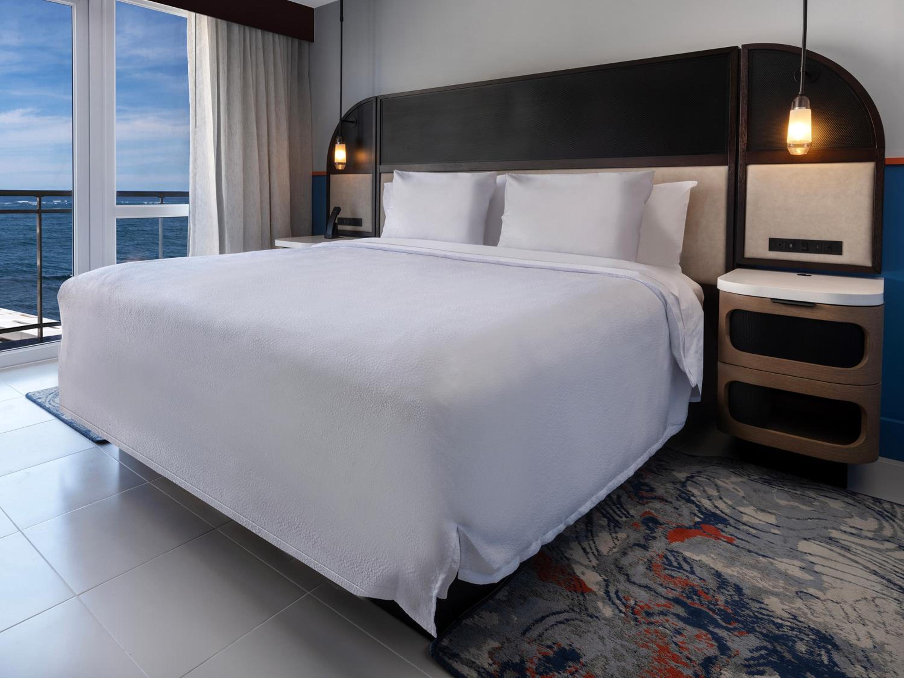 King Room with Roll-In Shower and Balcony - Water View - Photo 2